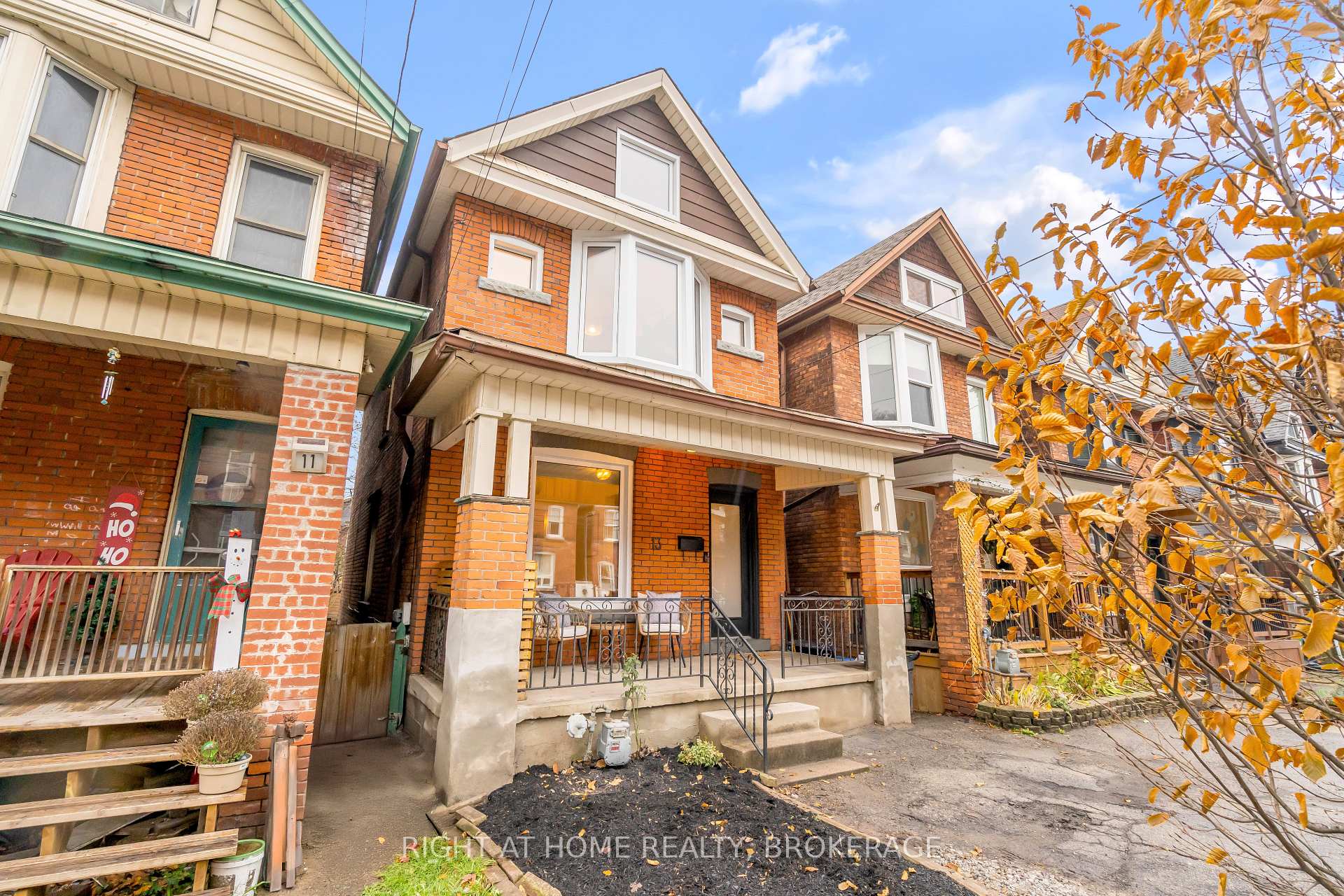 Photo 2 of 13 Cumberland Avenue, Hamilton, St. Clair — HOMEH