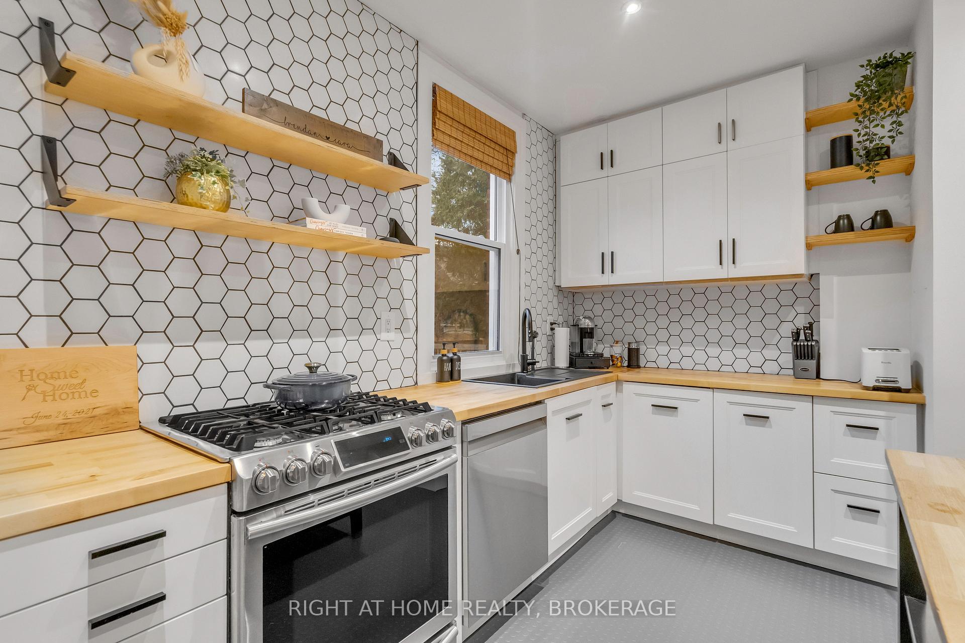 Photo 19 of 13 Cumberland Avenue, Hamilton, St. Clair — HOMEH