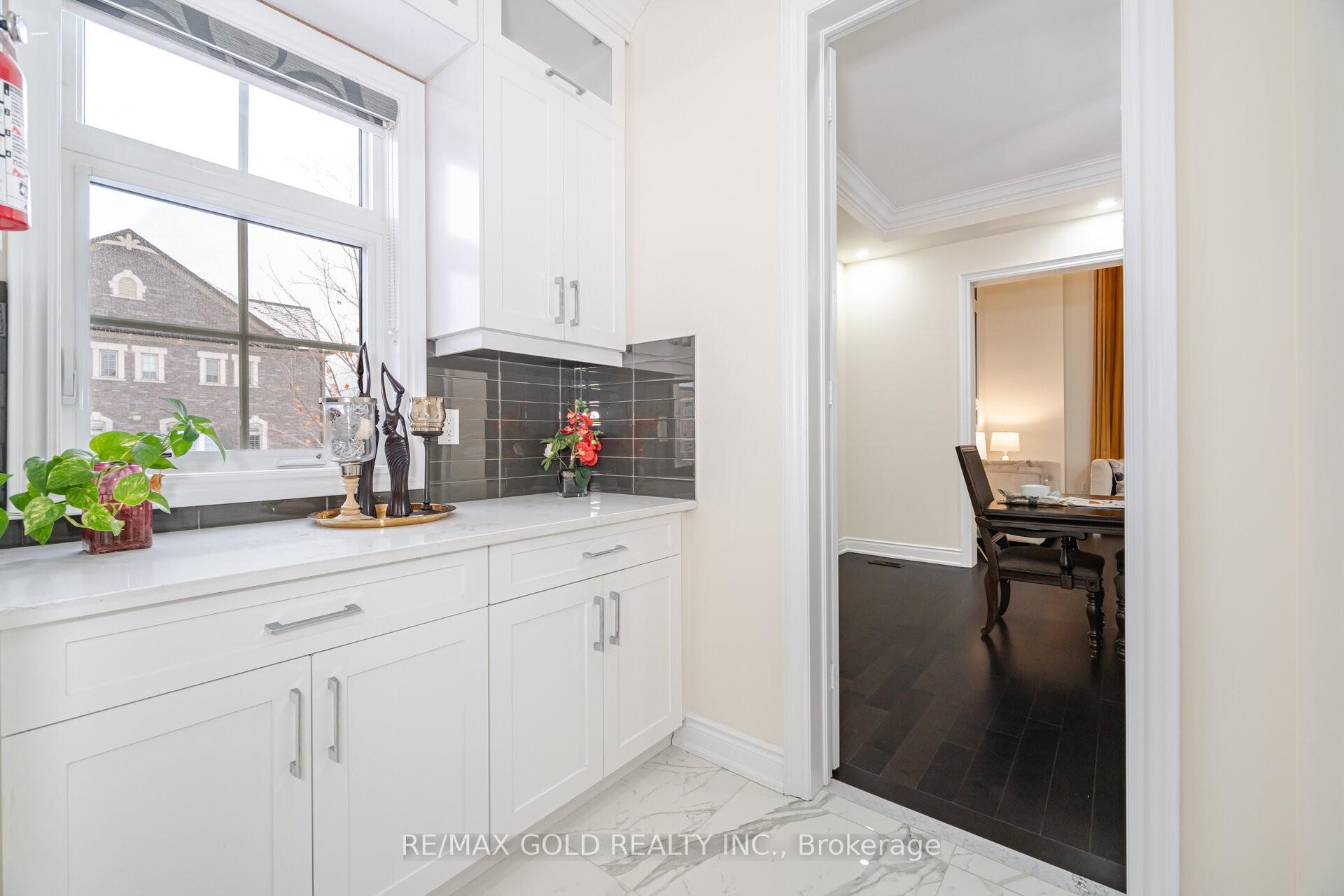 Photo 10 of 6 Duet Street, Brampton, Toronto Gore Rural Estate — HOMEH
