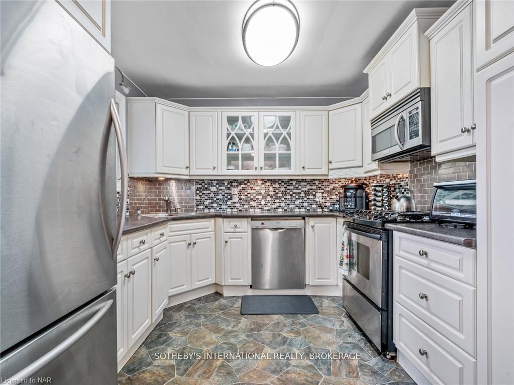 Photo 5 of 17 Clearview Heights, St. Catharines, Burleigh Hill — HOMEH