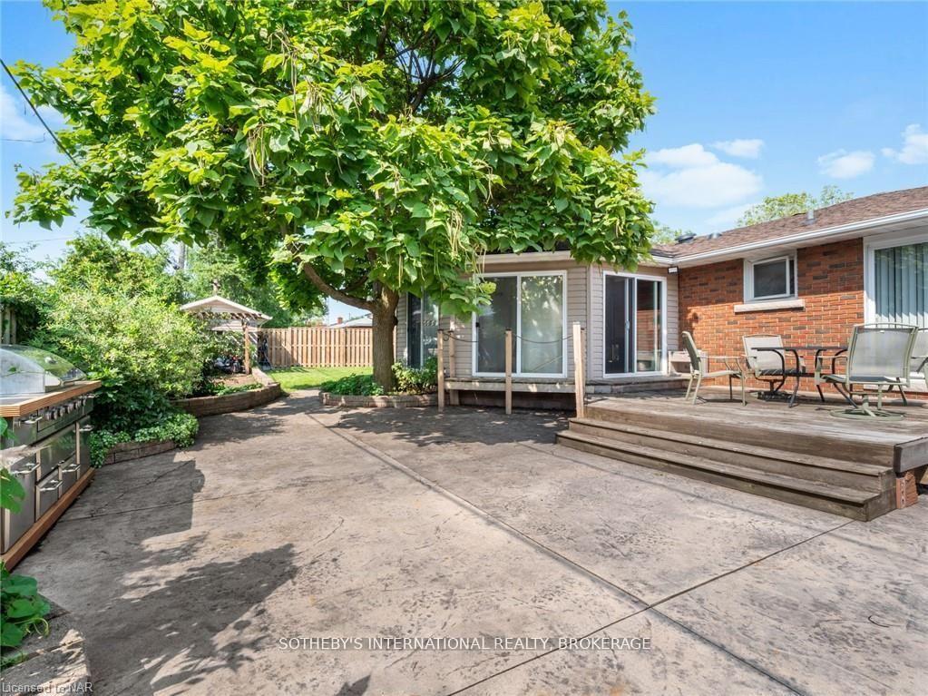 Photo 12 of 17 Clearview Heights, St. Catharines, Burleigh Hill — HOMEH