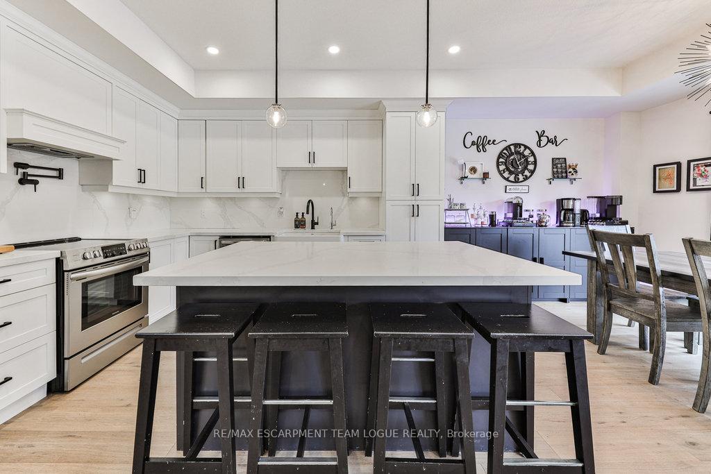 Photo 6 of 36 Warwick Road, Hamilton, Stoney Creek — HOMEH