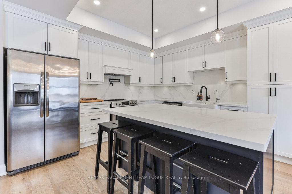 Photo 7 of 36 Warwick Road, Hamilton, Stoney Creek — HOMEH
