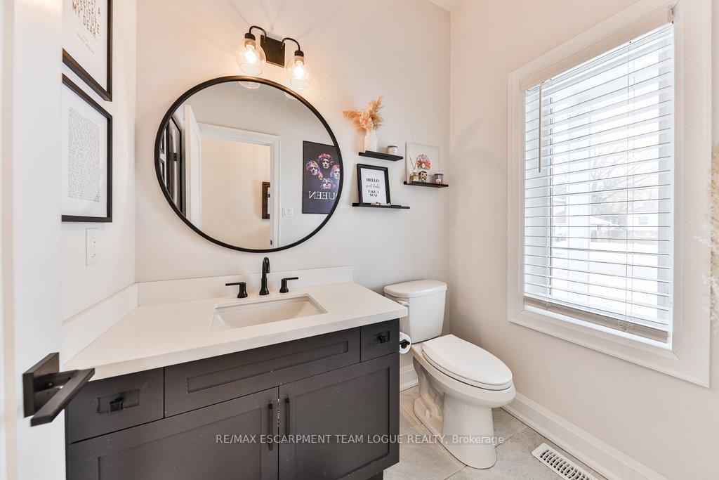 Photo 15 of 36 Warwick Road, Hamilton, Stoney Creek — HOMEH
