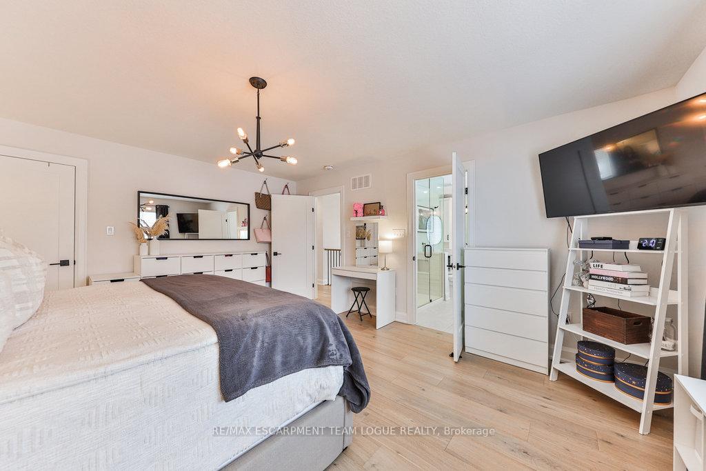 Photo 17 of 36 Warwick Road, Hamilton, Stoney Creek — HOMEH