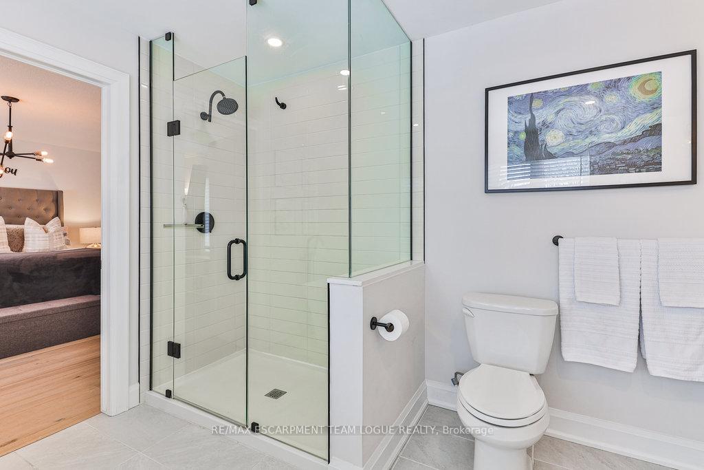 Photo 19 of 36 Warwick Road, Hamilton, Stoney Creek — HOMEH