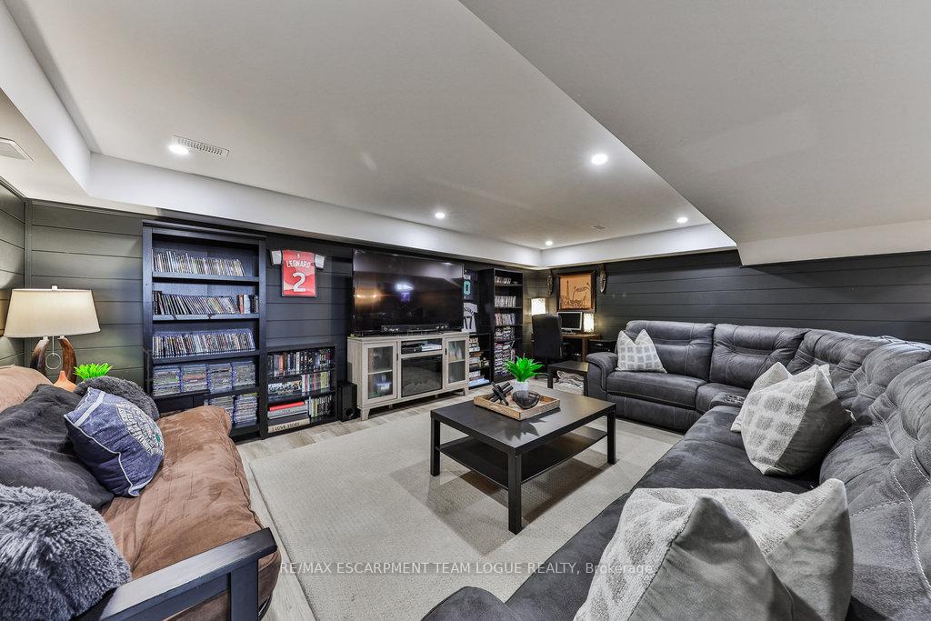 Photo 68 of 36 Warwick Road, Hamilton, Stoney Creek — HOMEH