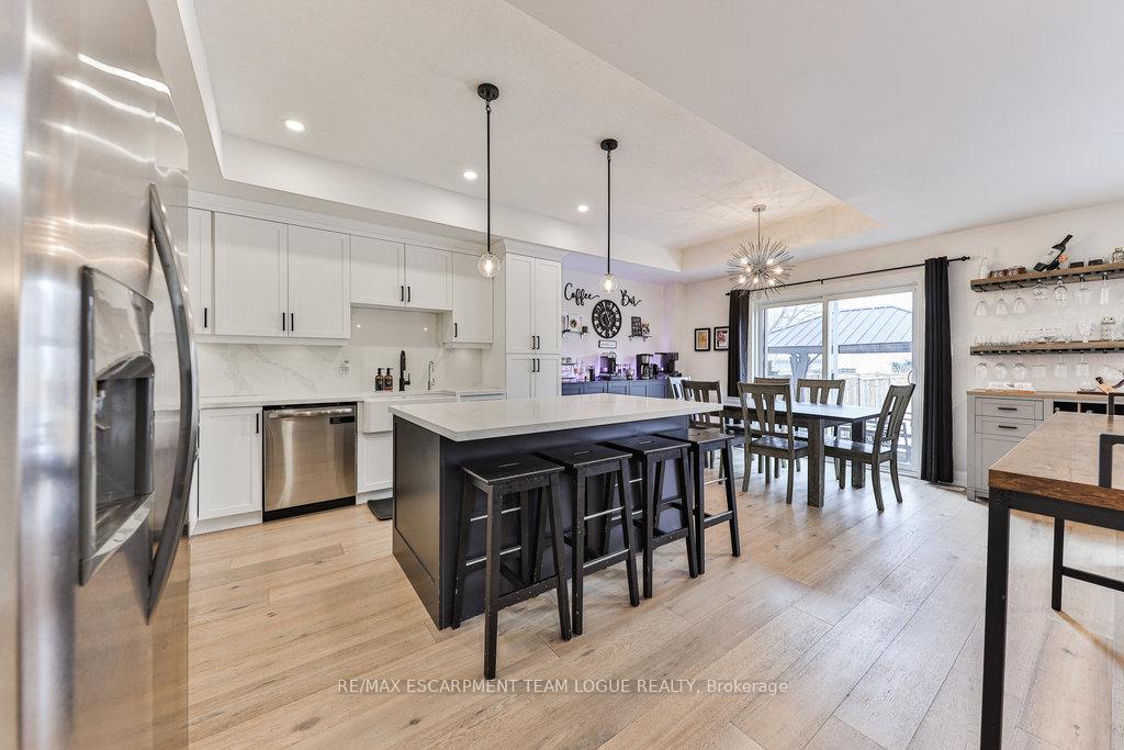 Photo 24 of 36 Warwick Road, Hamilton, Stoney Creek — HOMEH