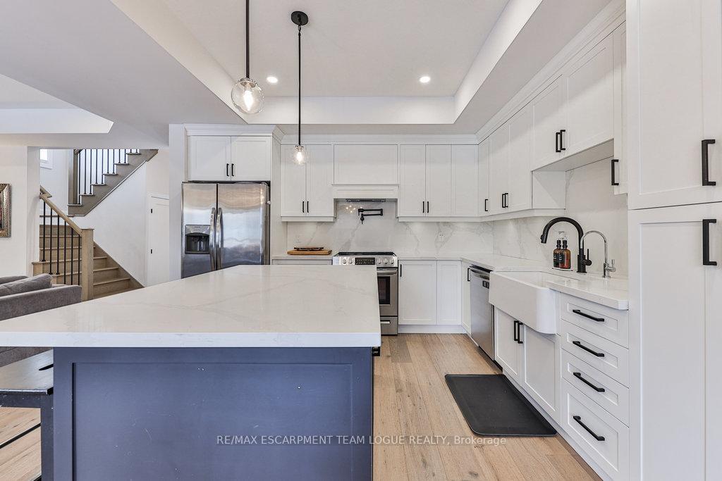 Photo 27 of 36 Warwick Road, Hamilton, Stoney Creek — HOMEH