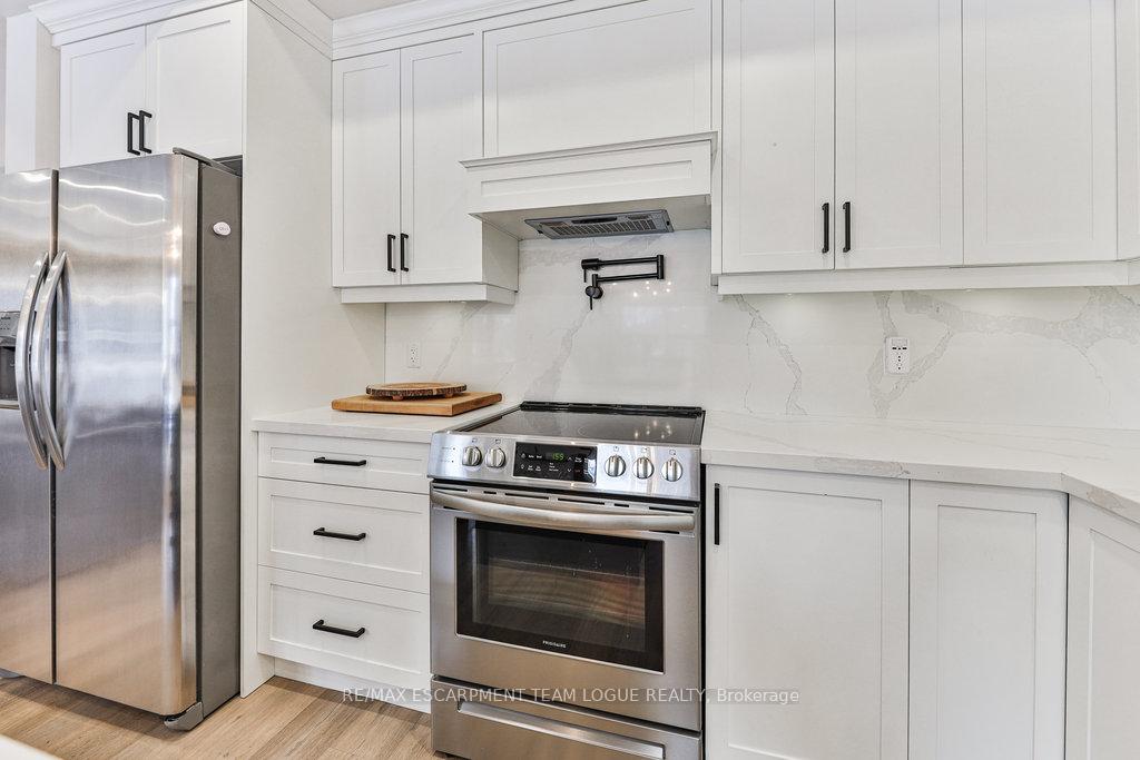 Photo 28 of 36 Warwick Road, Hamilton, Stoney Creek — HOMEH