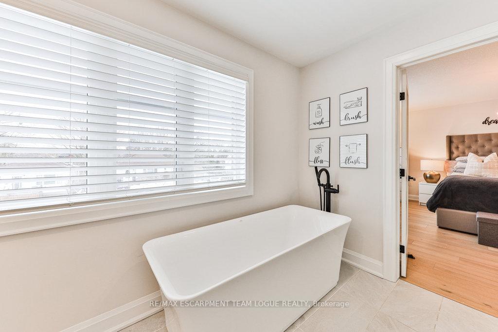 Photo 39 of 36 Warwick Road, Hamilton, Stoney Creek — HOMEH
