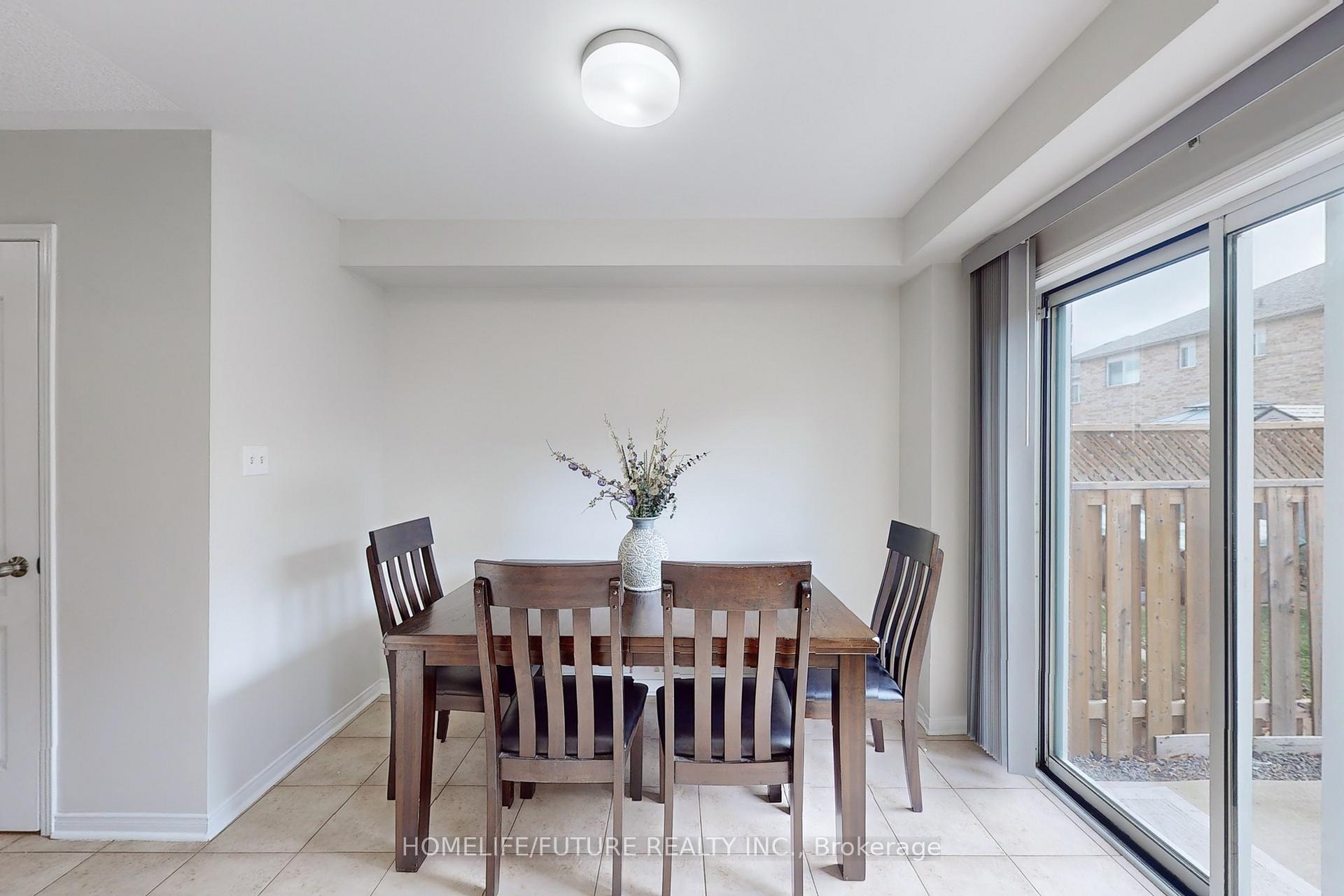 Photo 9 of 62 Lonestar Crescent, Brampton, Fletcher's Meadow — HOMEH