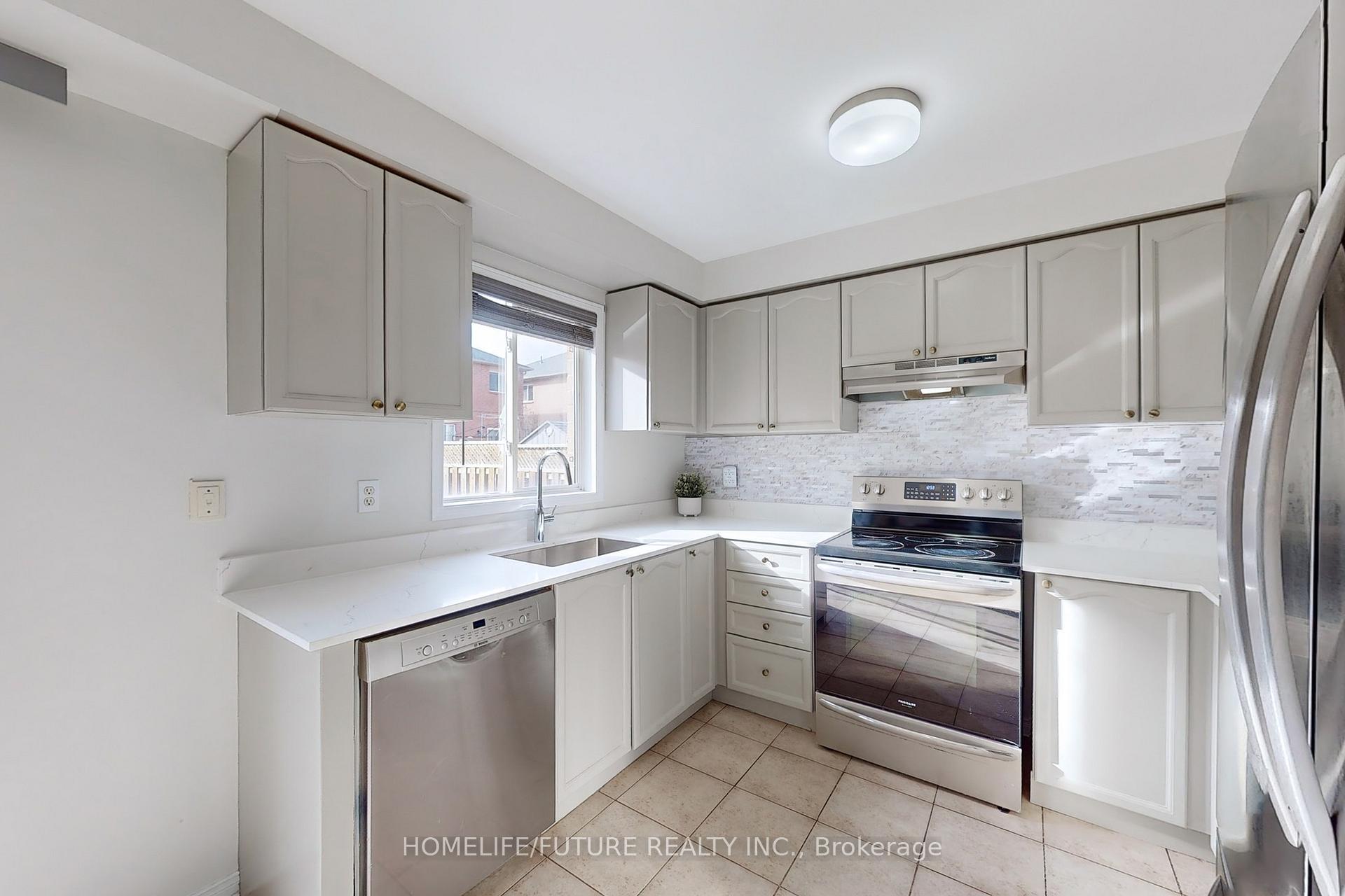 Photo 12 of 62 Lonestar Crescent, Brampton, Fletcher's Meadow — HOMEH