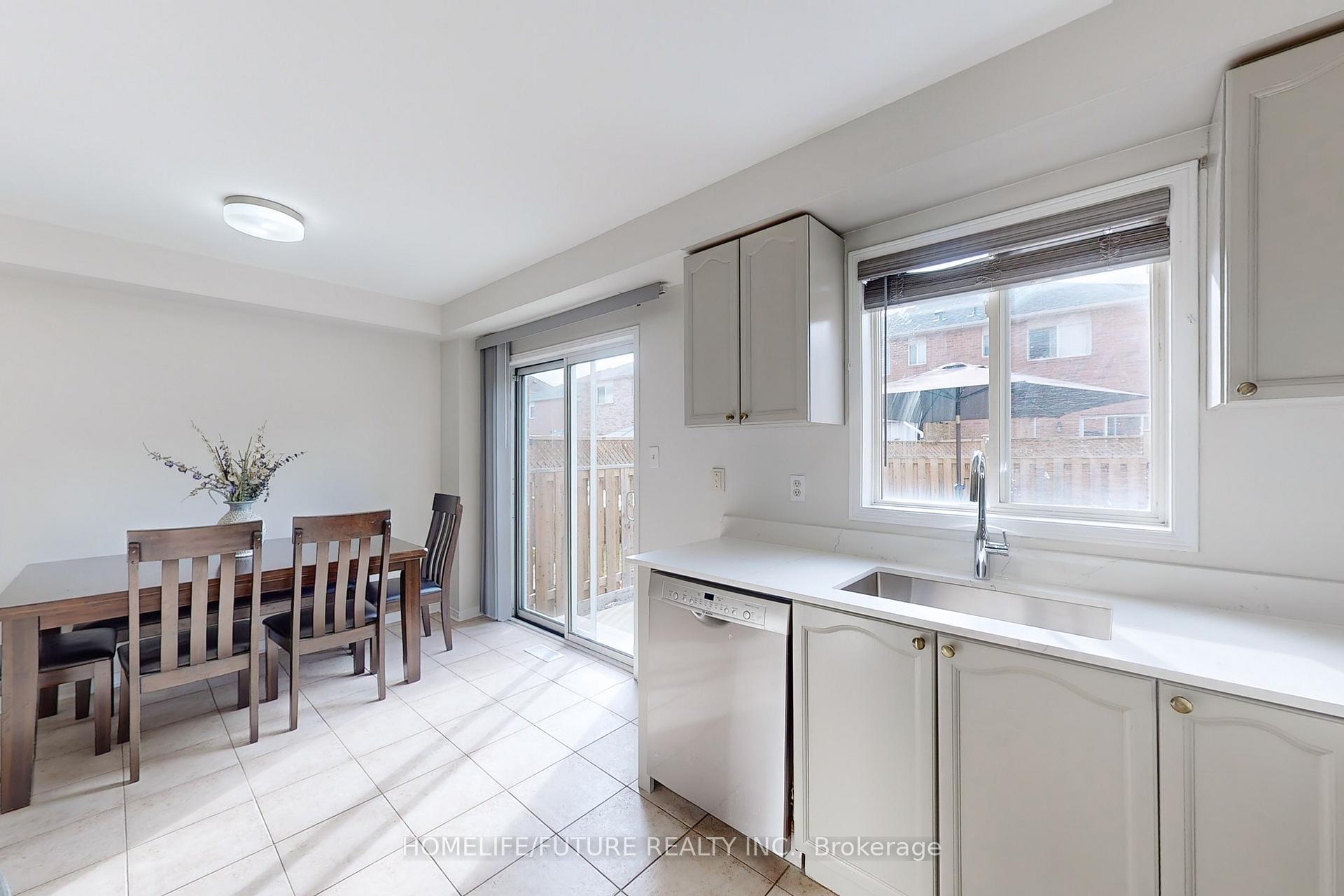 Photo 14 of 62 Lonestar Crescent, Brampton, Fletcher's Meadow — HOMEH