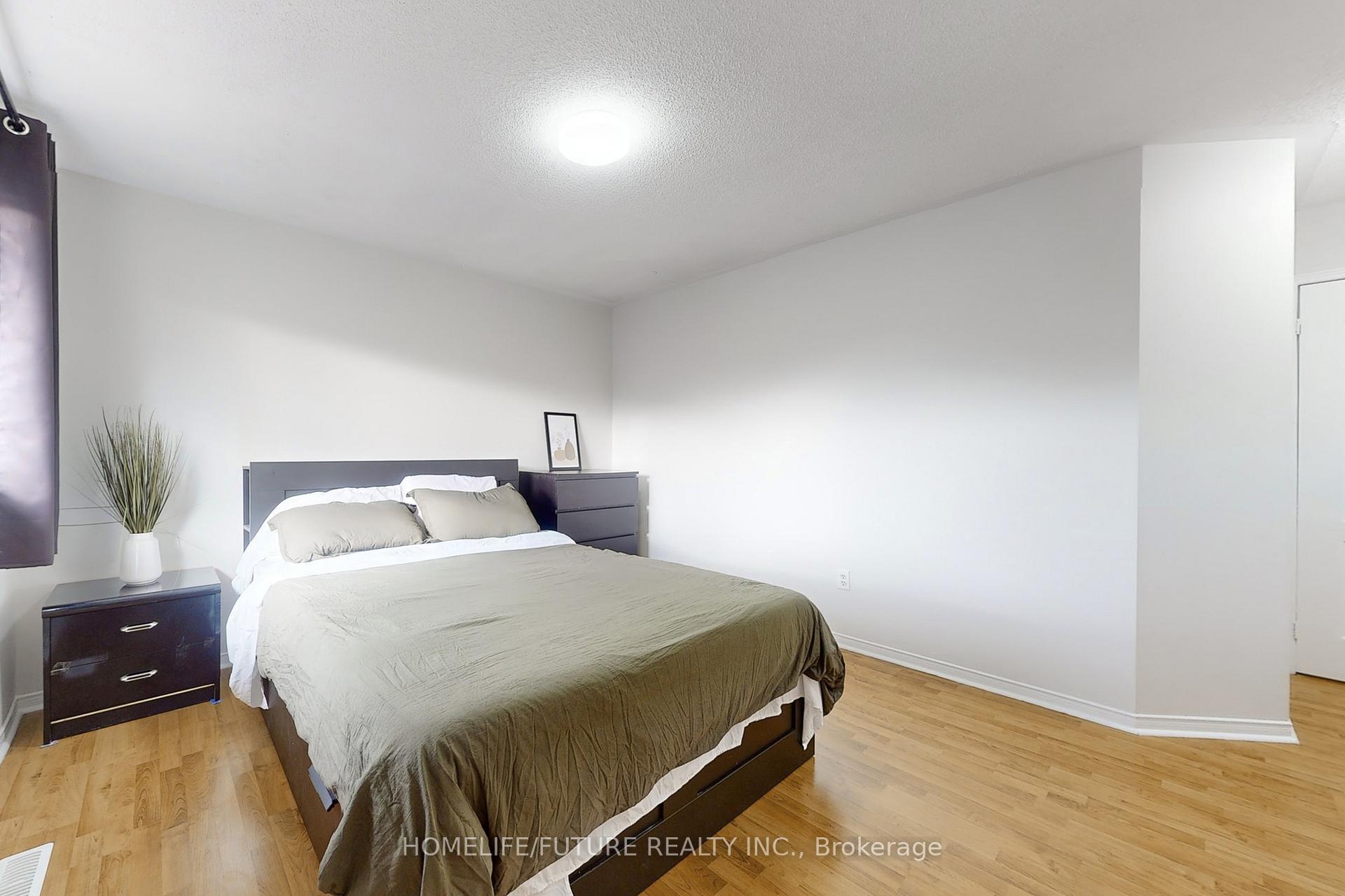 Photo 24 of 62 Lonestar Crescent, Brampton, Fletcher's Meadow — HOMEH