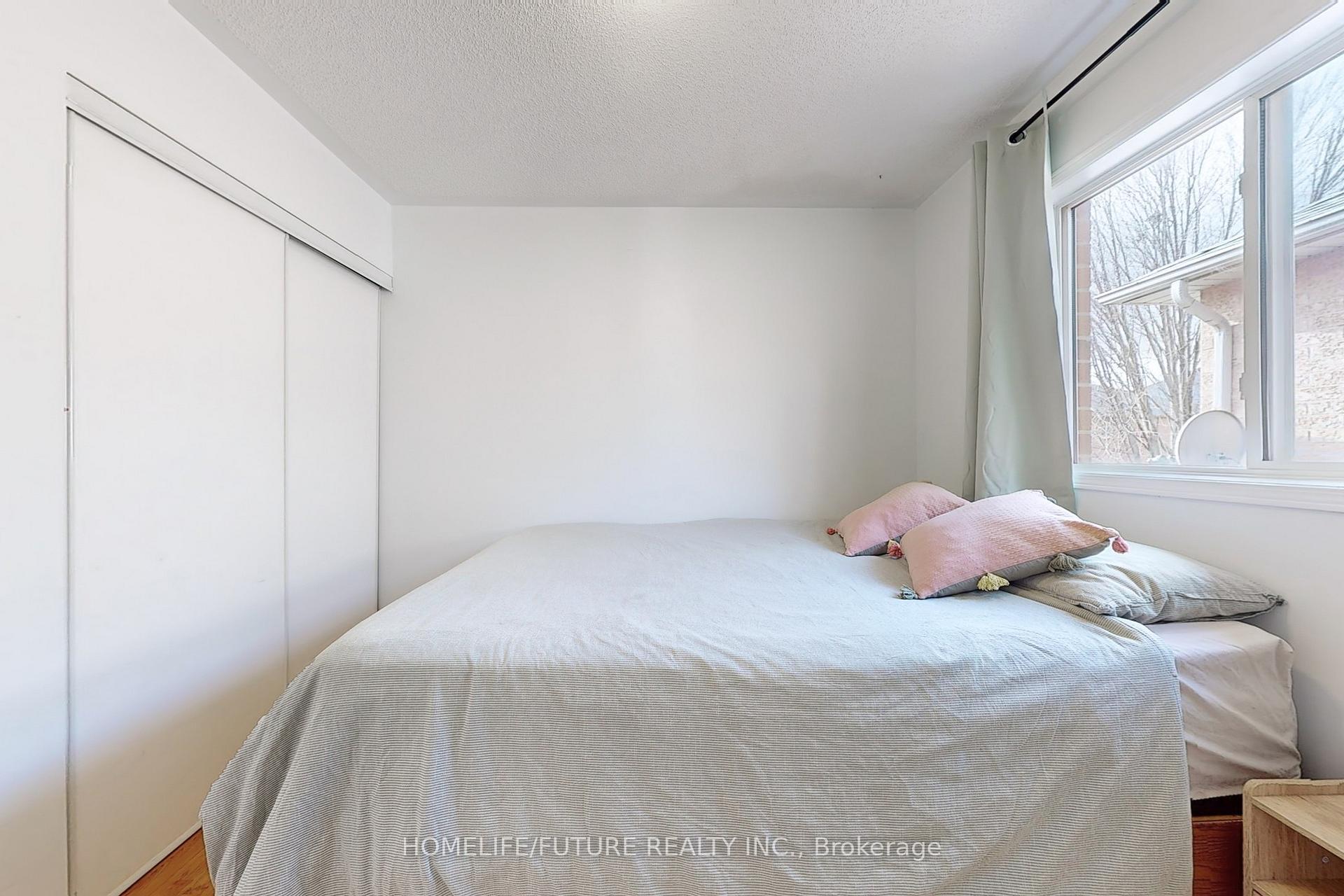 Photo 31 of 62 Lonestar Crescent, Brampton, Fletcher's Meadow — HOMEH