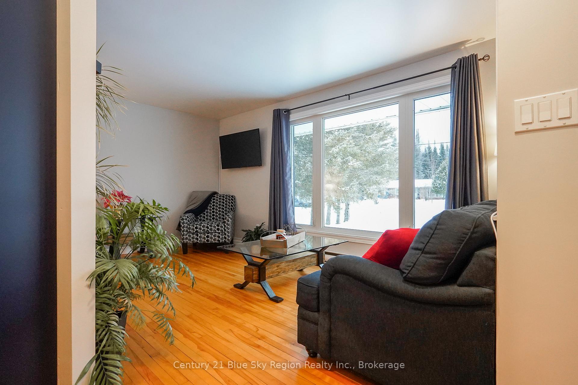 Photo 5 of 1199 Pinecreek Road S, Callander — HOMEH