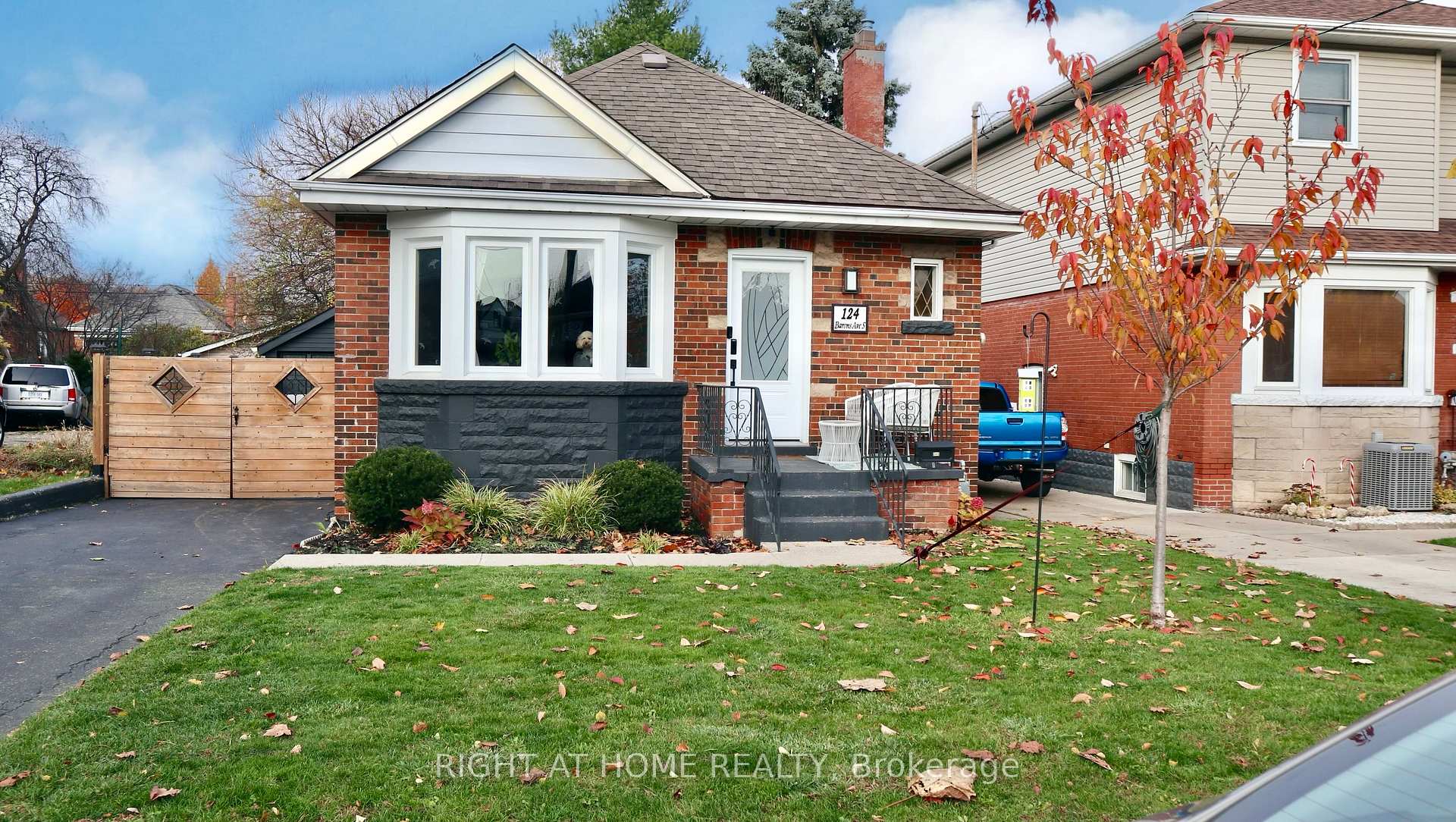 Photo 2 of 124 Barons Avenue S, Hamilton, Bartonville — HOMEH