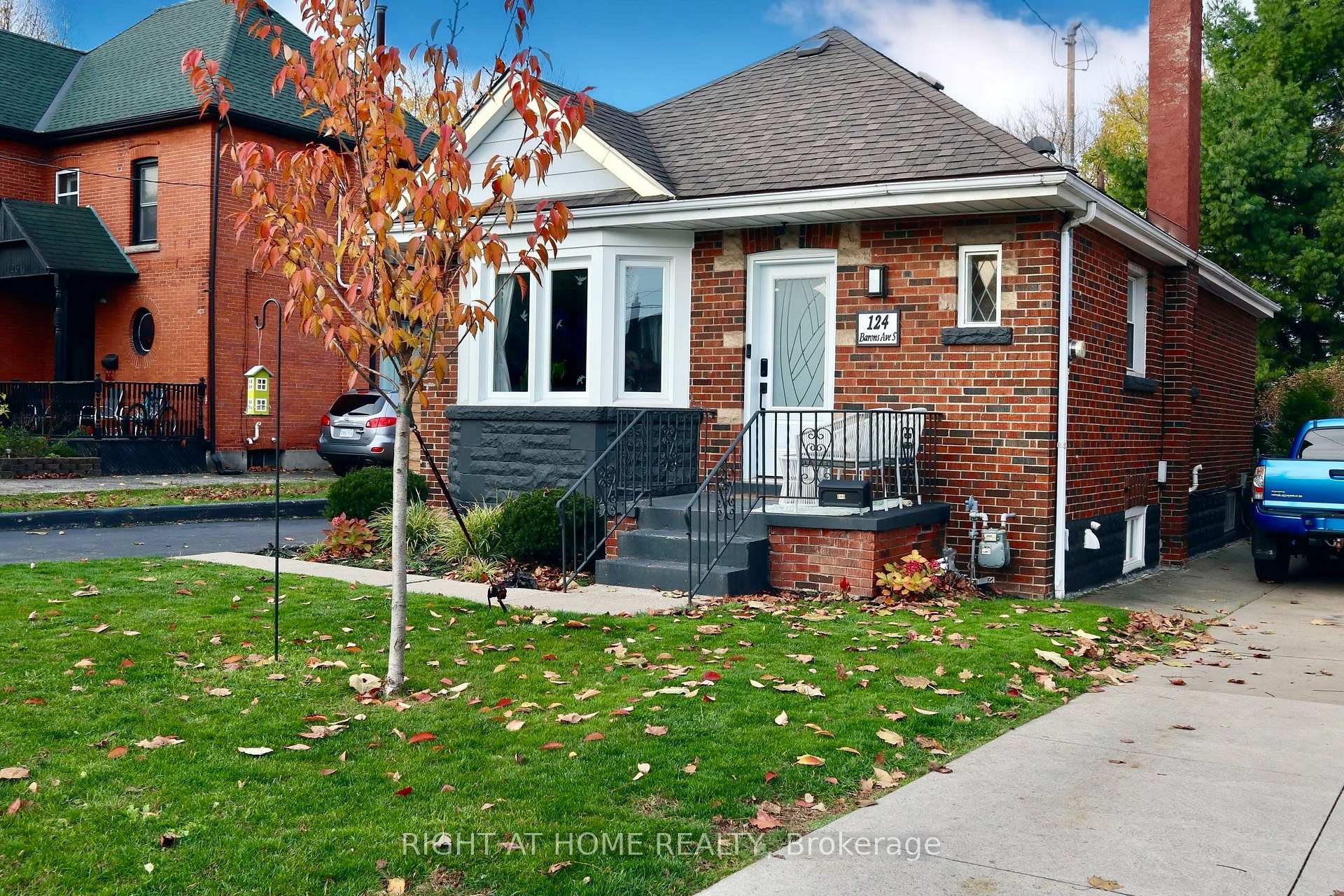 Photo 3 of 124 Barons Avenue S, Hamilton, Bartonville — HOMEH