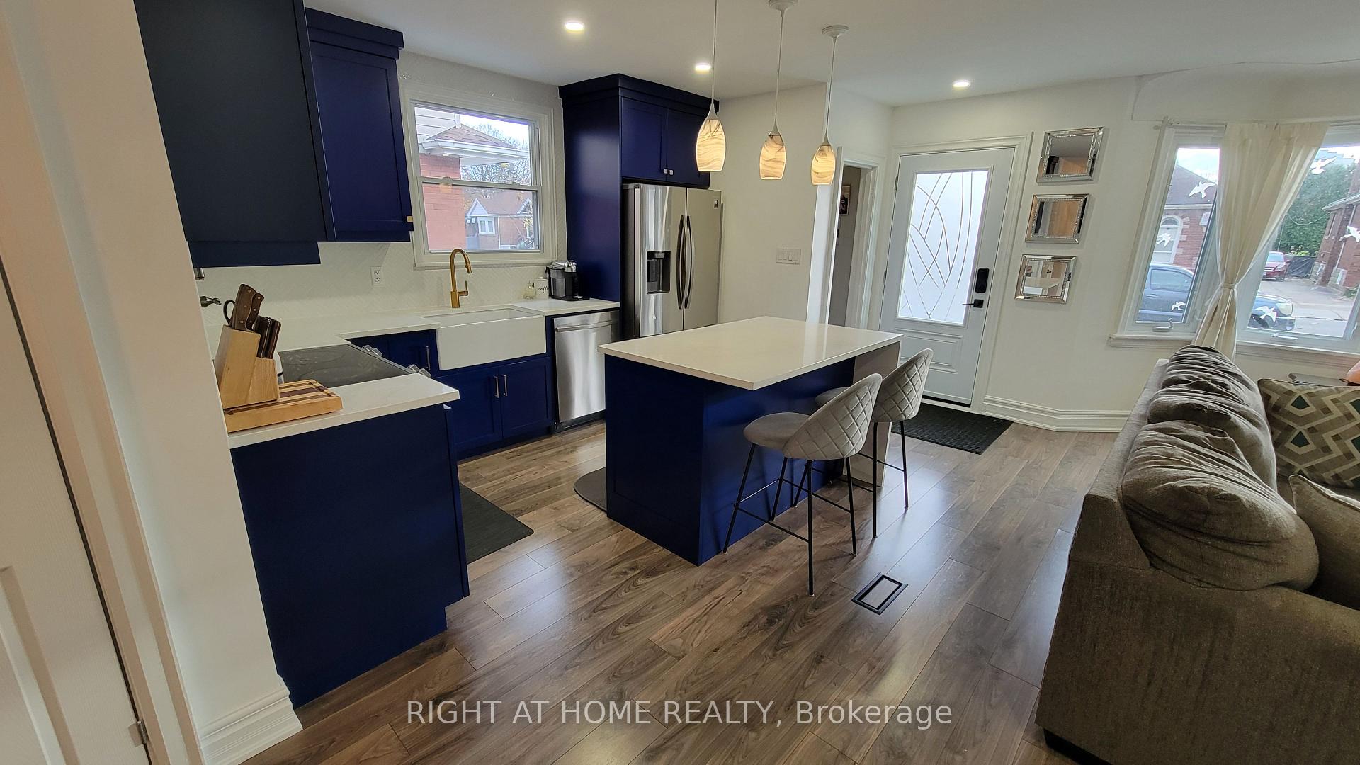 Photo 10 of 124 Barons Avenue S, Hamilton, Bartonville — HOMEH