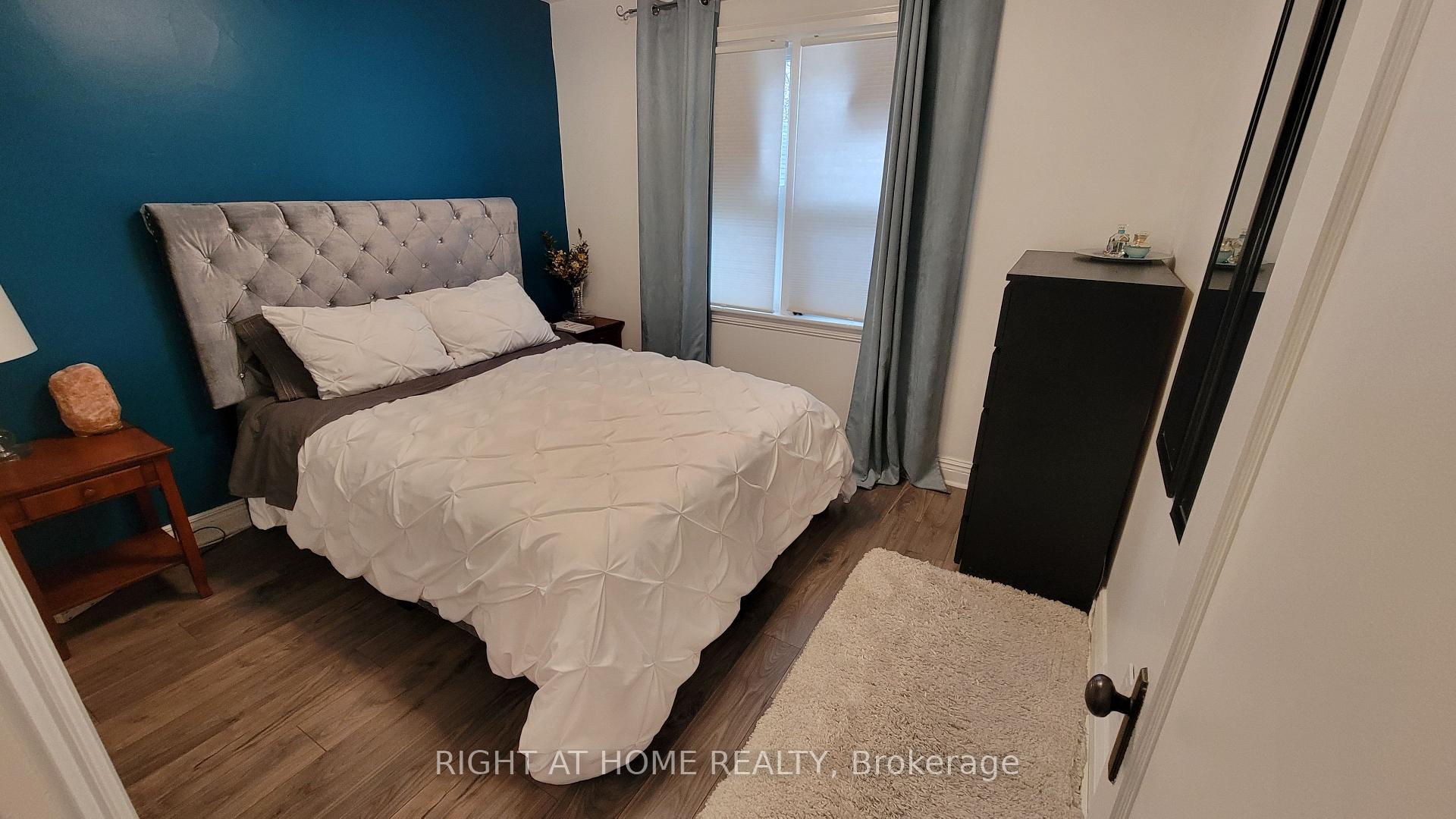 Photo 13 of 124 Barons Avenue S, Hamilton, Bartonville — HOMEH