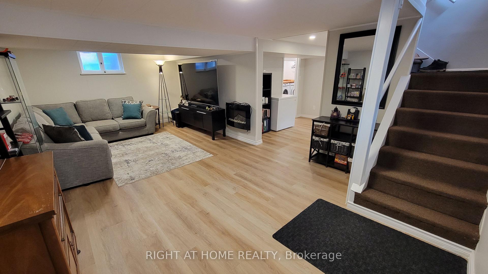Photo 16 of 124 Barons Avenue S, Hamilton, Bartonville — HOMEH