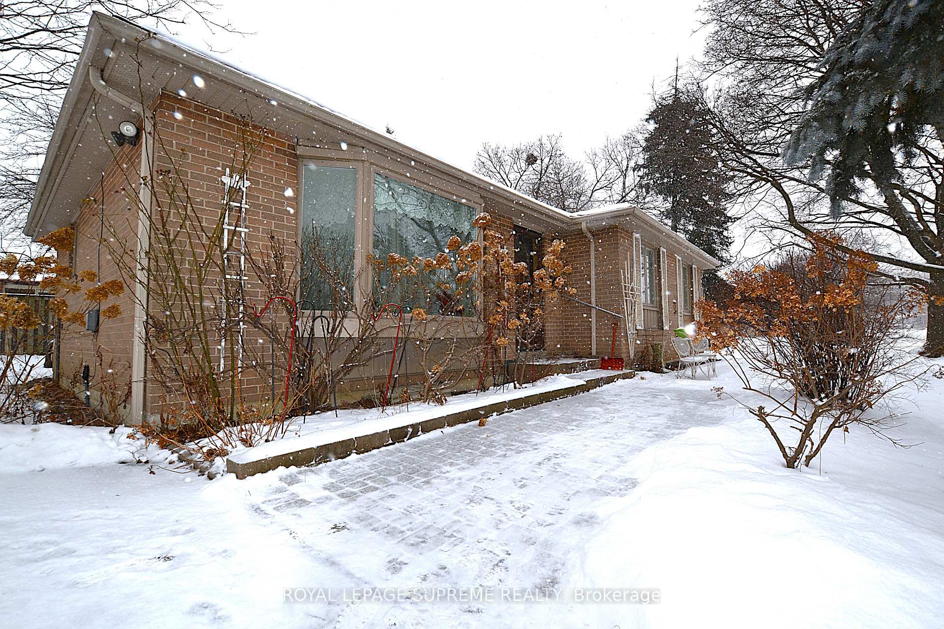 Photo 2 of 25 Brookland Drive, Brampton, Avondale — HOMEH