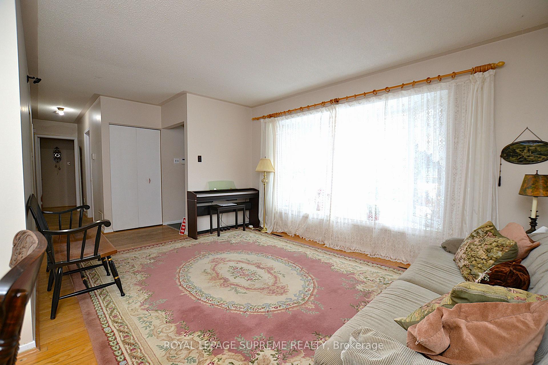 Photo 6 of 25 Brookland Drive, Brampton, Avondale — HOMEH