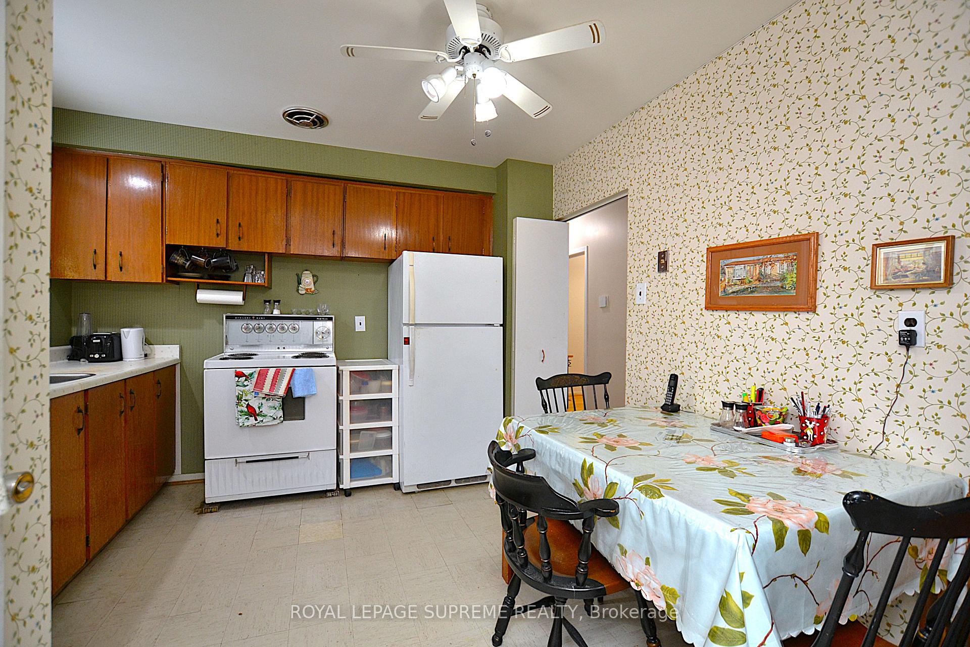 Photo 7 of 25 Brookland Drive, Brampton, Avondale — HOMEH
