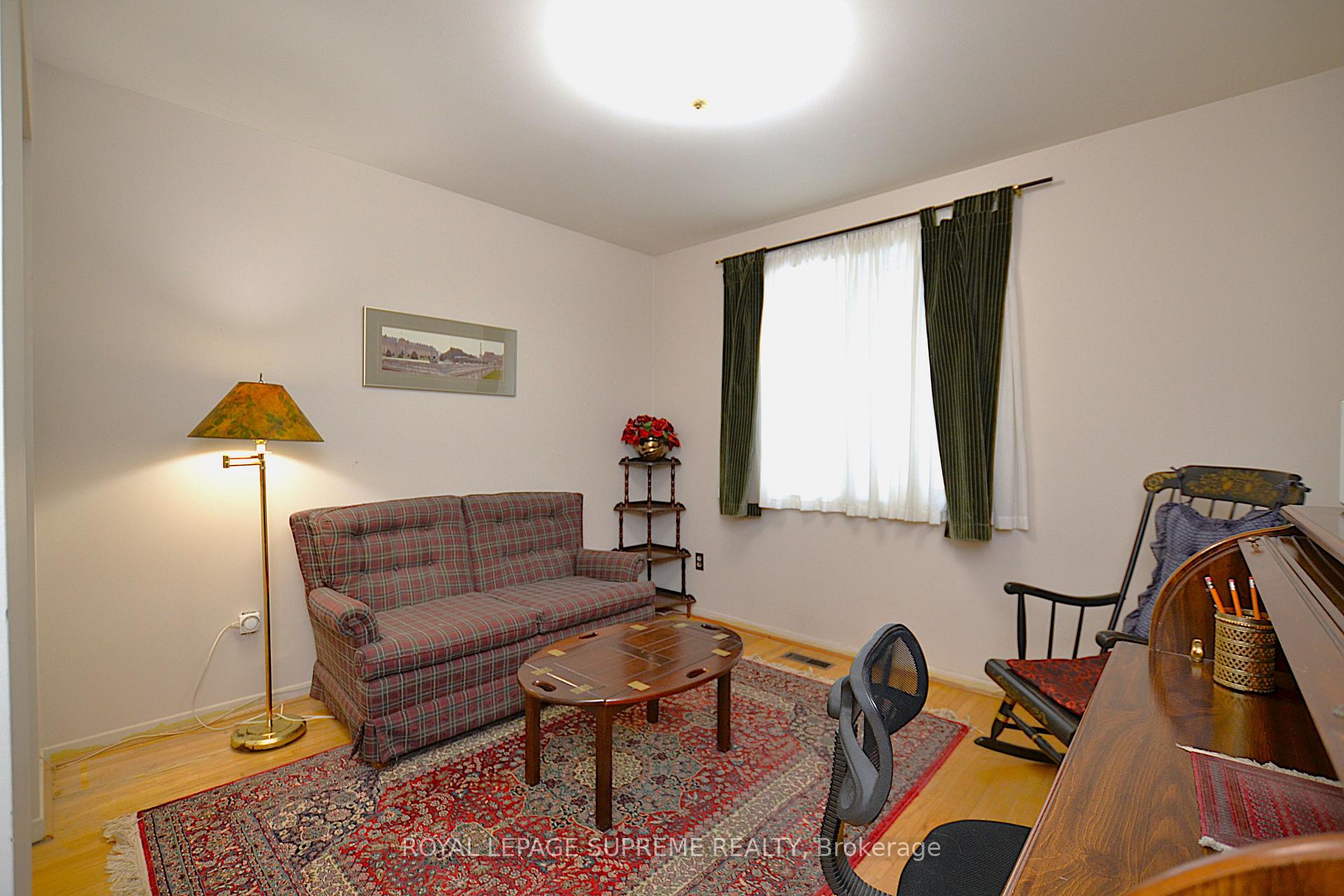 Photo 12 of 25 Brookland Drive, Brampton, Avondale — HOMEH