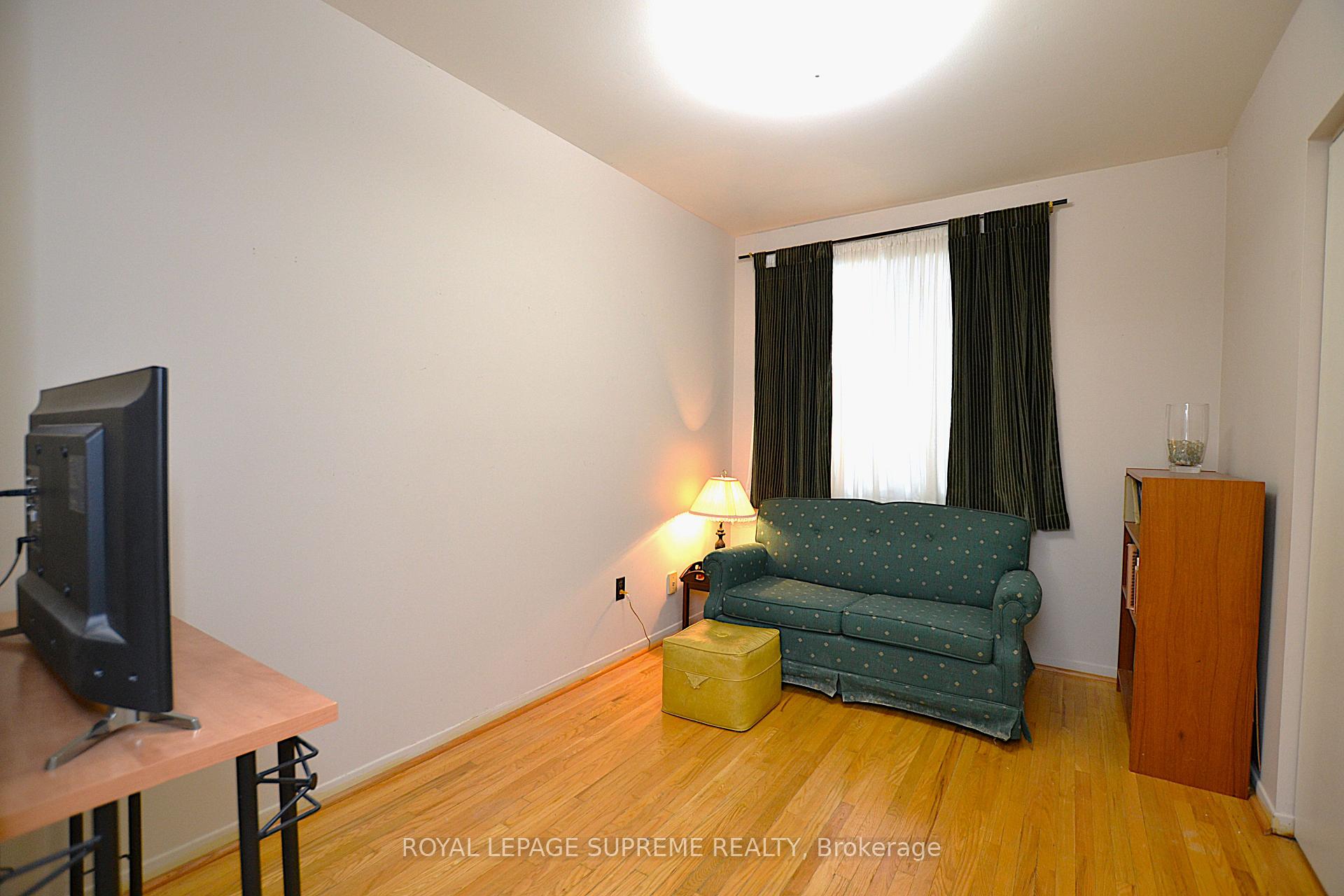 Photo 14 of 25 Brookland Drive, Brampton, Avondale — HOMEH