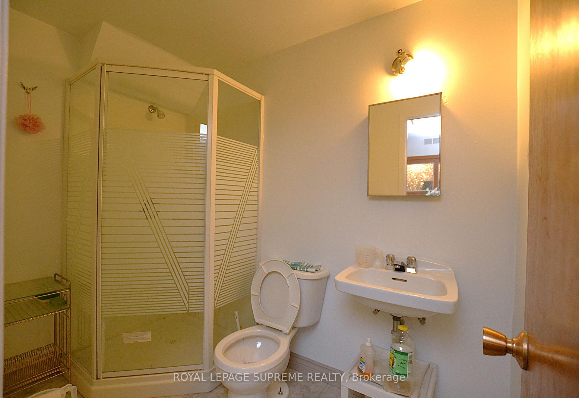 Photo 17 of 25 Brookland Drive, Brampton, Avondale — HOMEH