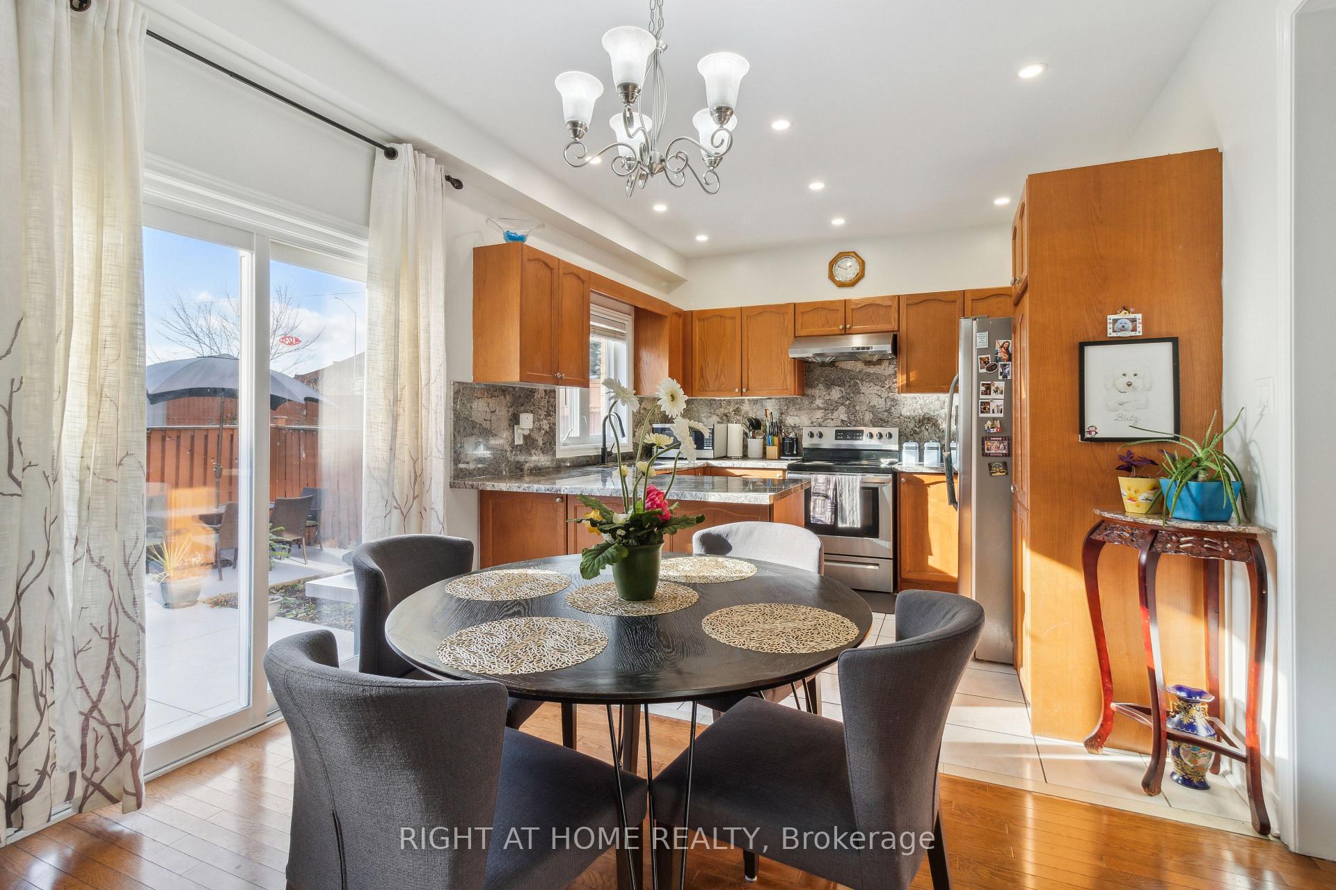 Photo 11 of 52 Runnymede Crescent, Brampton, Sandringham-Wellington — HOMEH