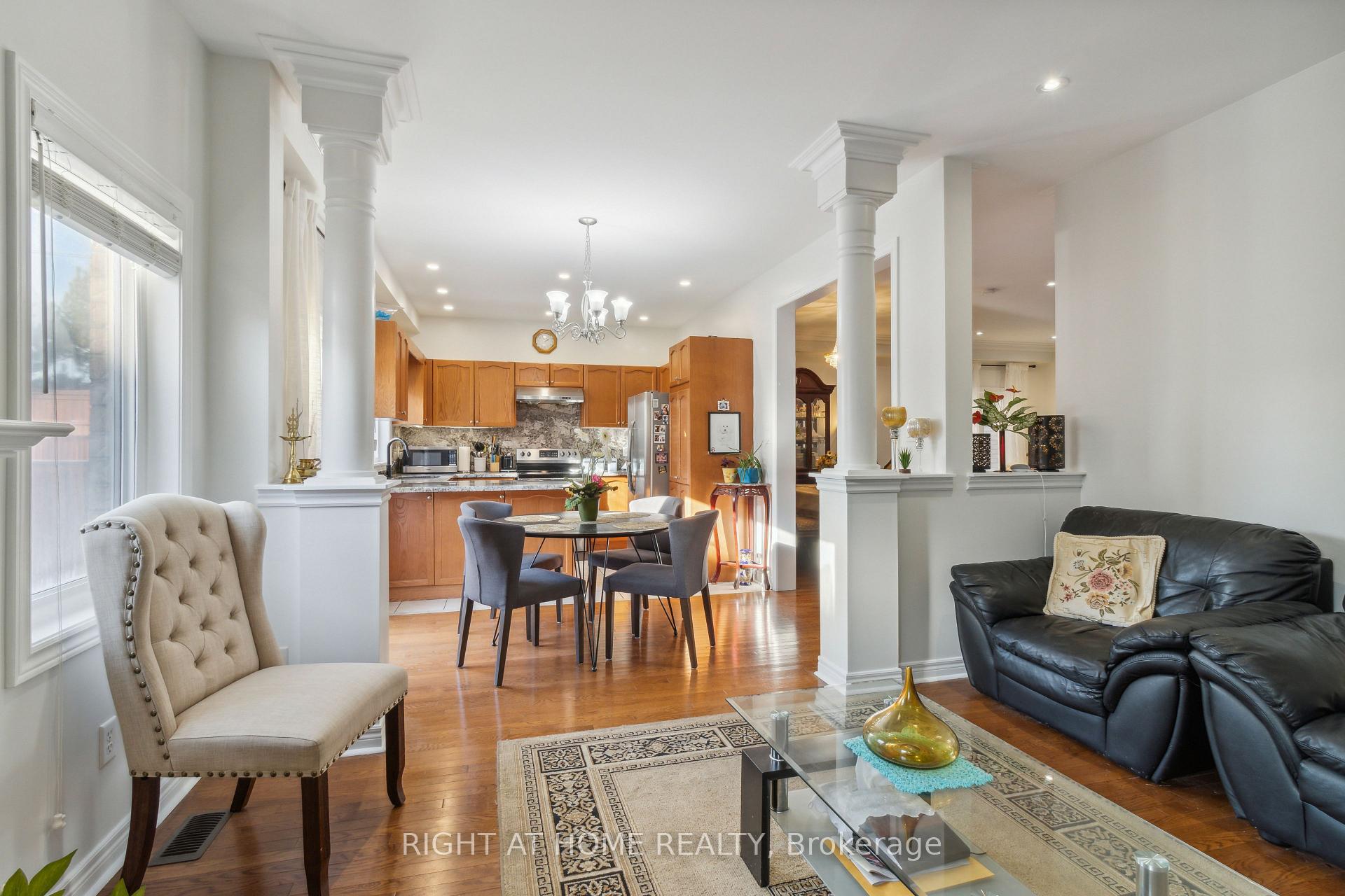 Photo 12 of 52 Runnymede Crescent, Brampton, Sandringham-Wellington — HOMEH