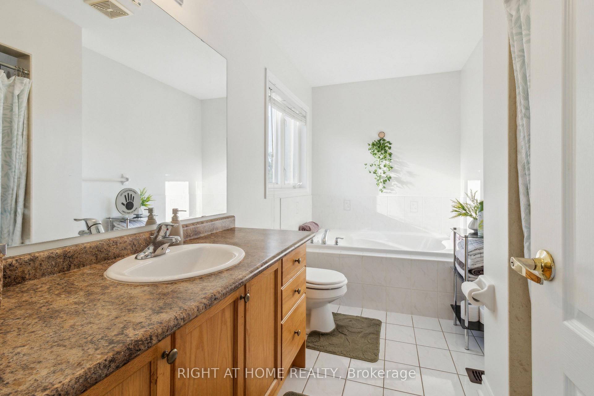 Photo 27 of 52 Runnymede Crescent, Brampton, Sandringham-Wellington — HOMEH