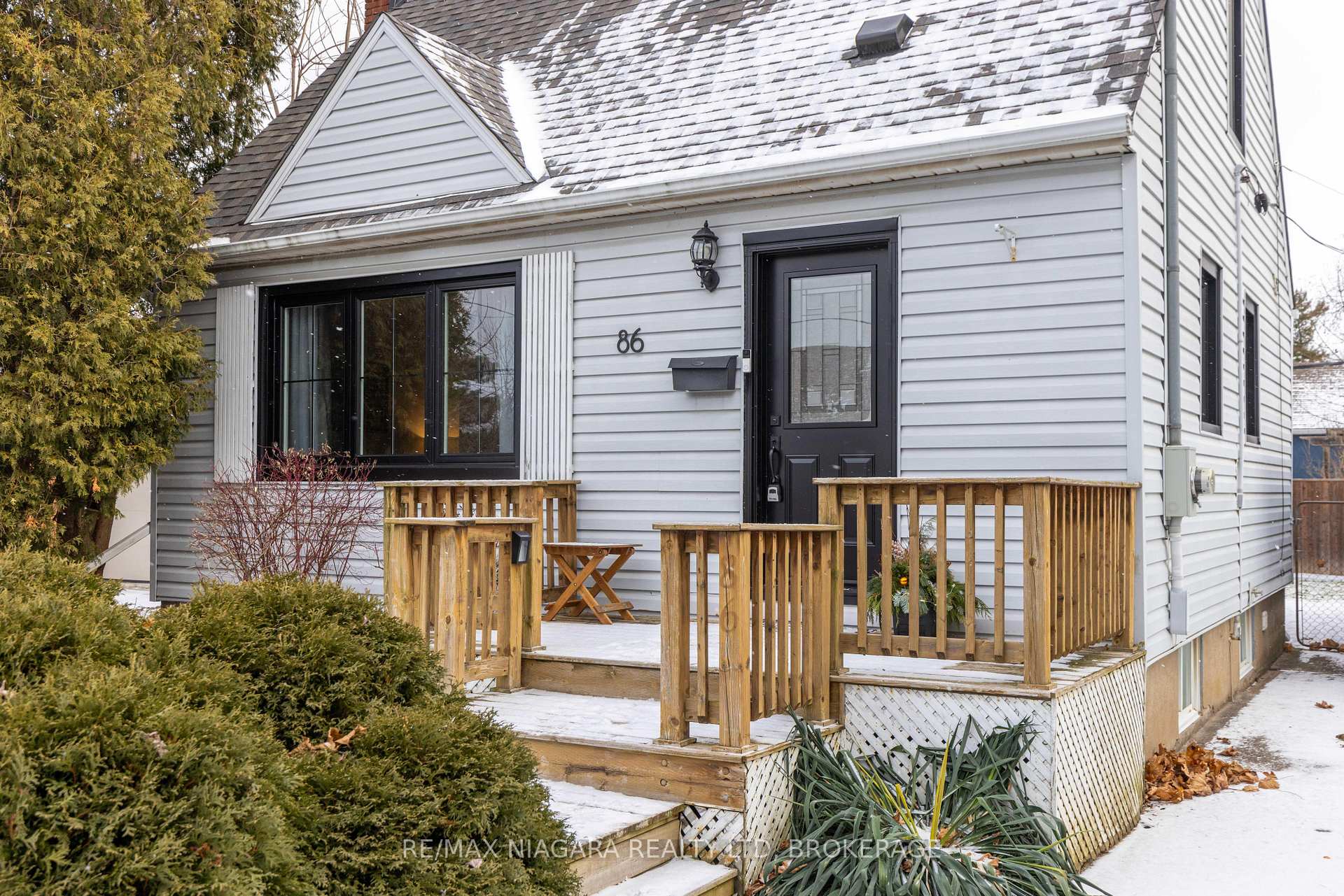 Photo 3 of 86 Devon Road, St. Catharines, Vine/Linwell — HOMEH