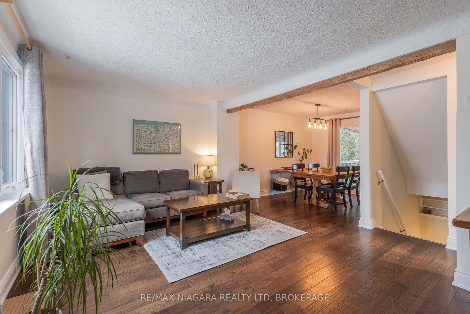 Photo 4 of 86 Devon Road, St. Catharines, Vine/Linwell — HOMEH