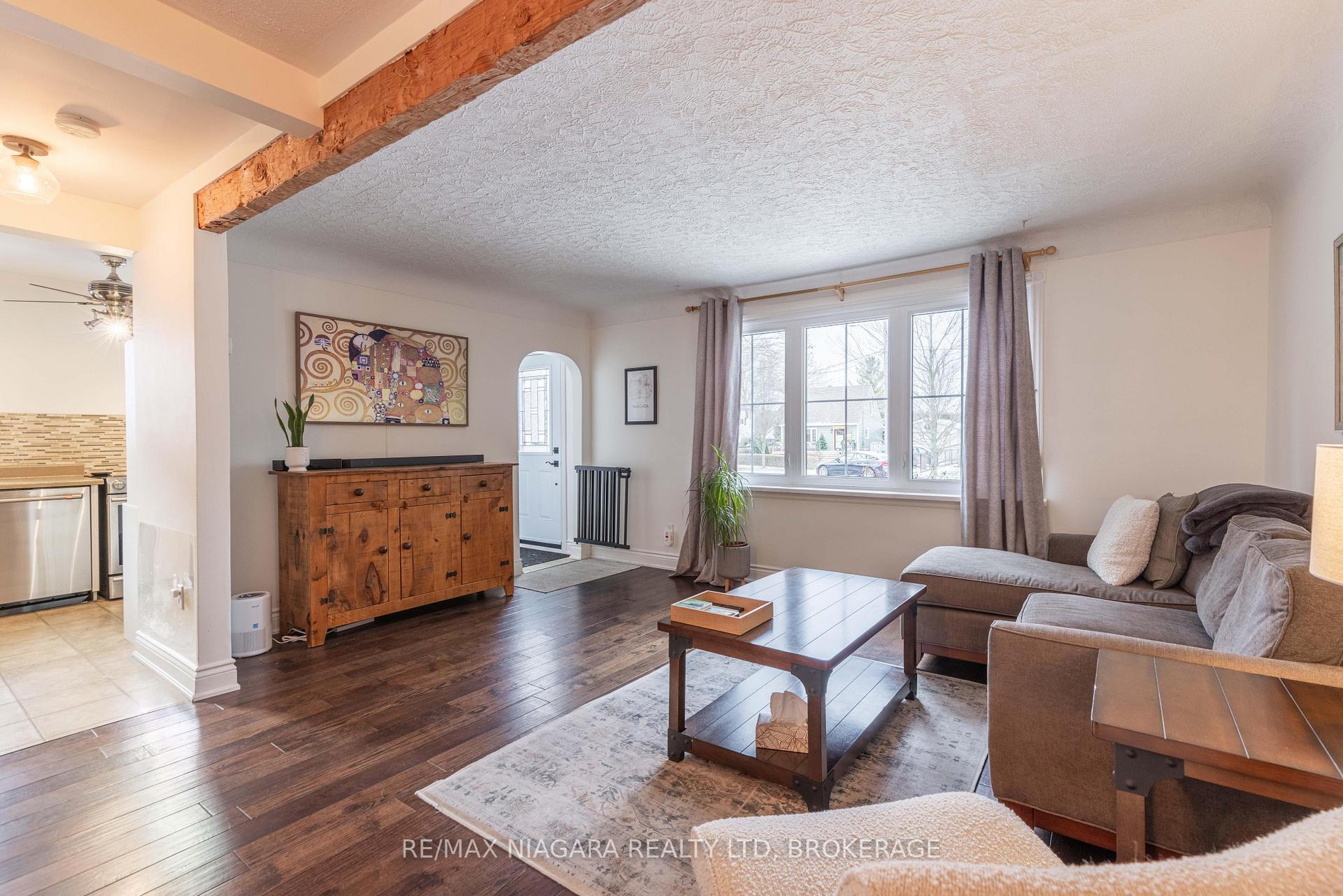 Photo 6 of 86 Devon Road, St. Catharines, Vine/Linwell — HOMEH