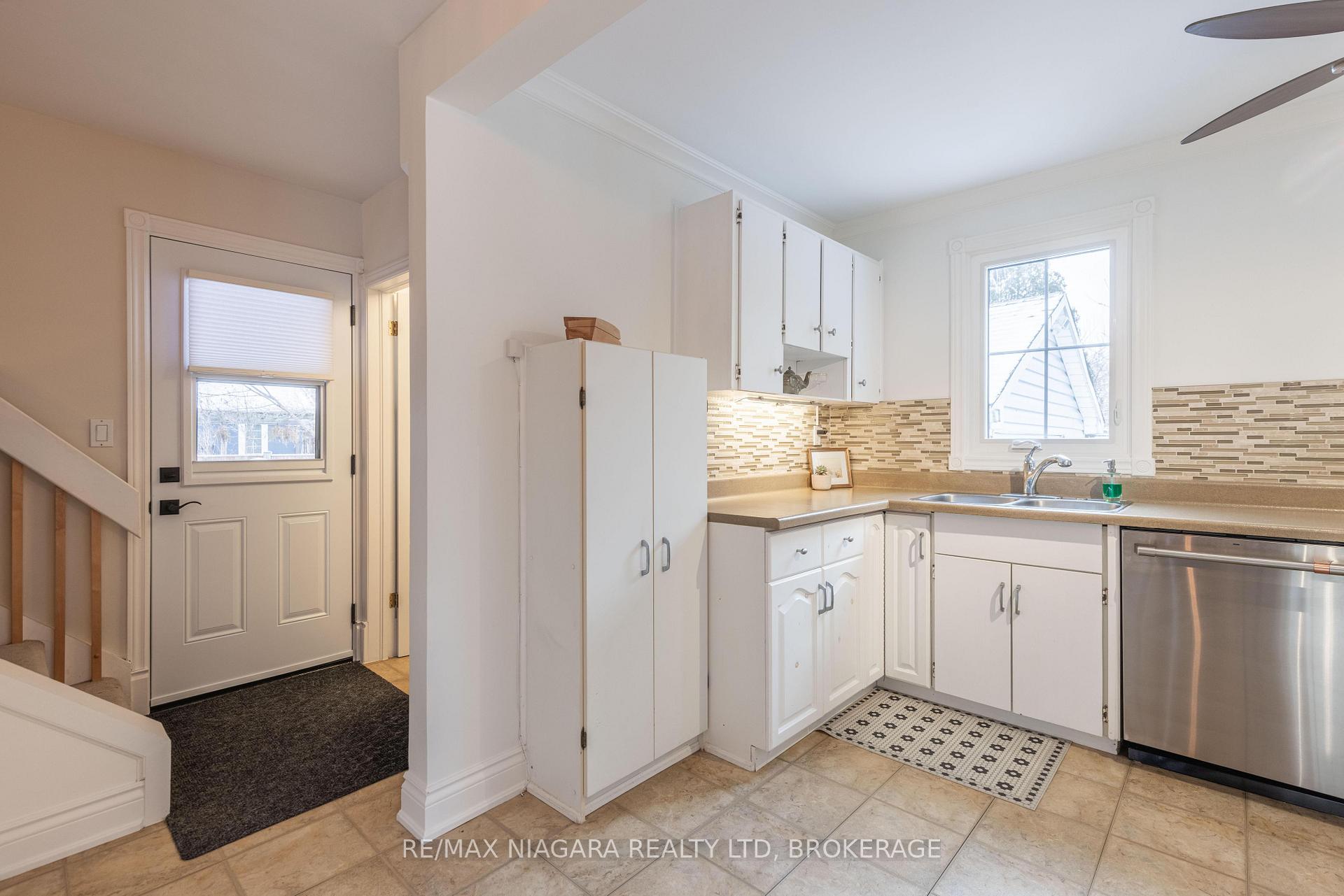 Photo 9 of 86 Devon Road, St. Catharines, Vine/Linwell — HOMEH