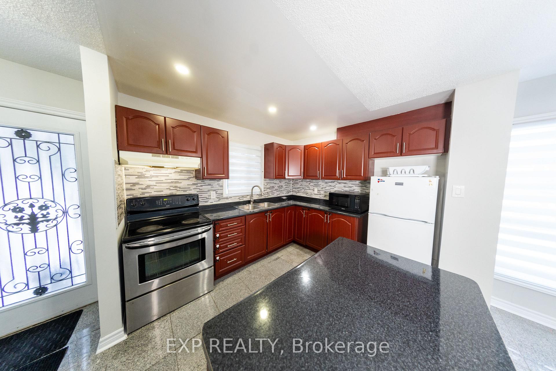 Photo 3 of 5 Juliana Square, Brampton, Northgate — HOMEH