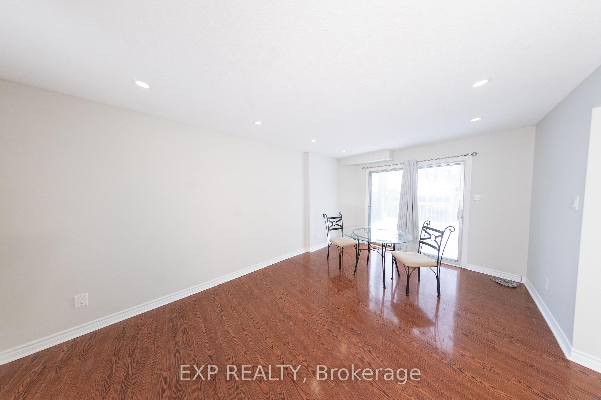 Photo 8 of 5 Juliana Square, Brampton, Northgate — HOMEH