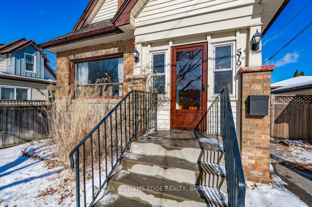 Photo 3 of 519 Central Avenue, Hamilton, Delta — HOMEH