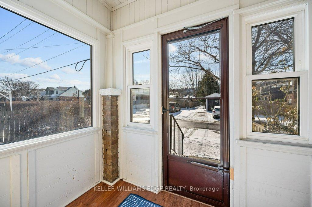 Photo 4 of 519 Central Avenue, Hamilton, Delta — HOMEH