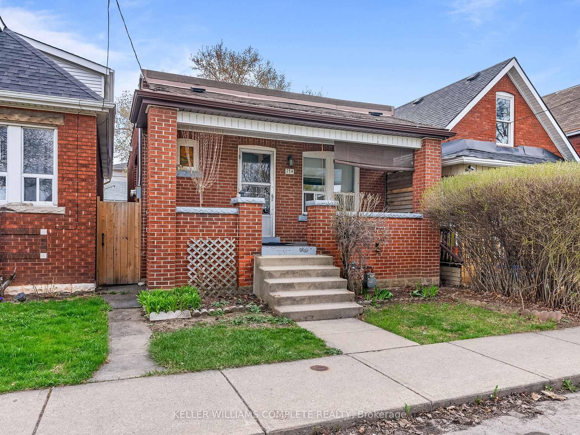 Photo 2 of 174 Park Row N, Hamilton, Crown Point — HOMEH