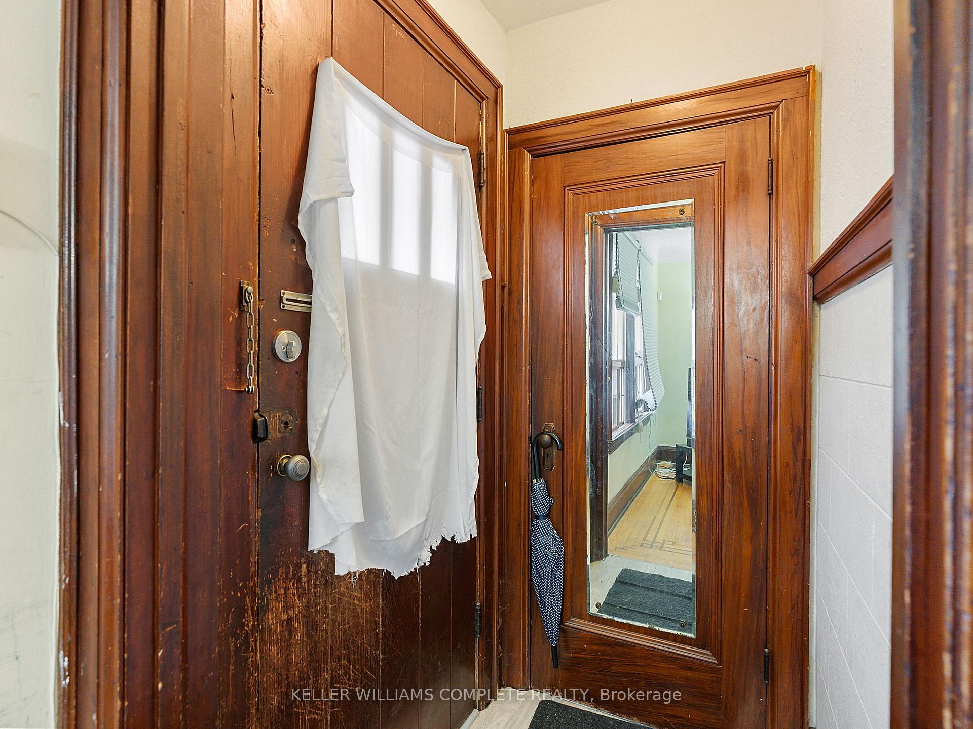 Photo 30 of 174 Park Row N, Hamilton, Crown Point — HOMEH