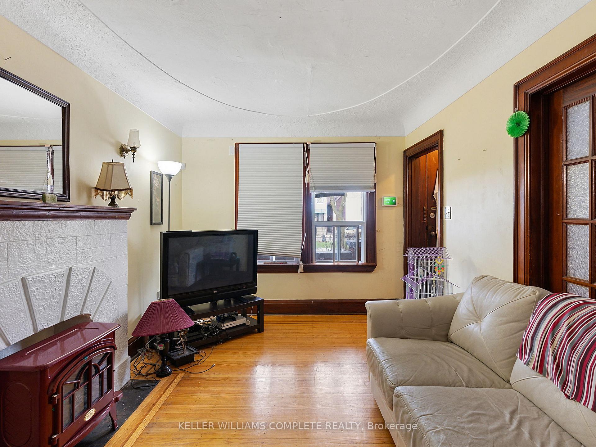 Photo 32 of 174 Park Row N, Hamilton, Crown Point — HOMEH