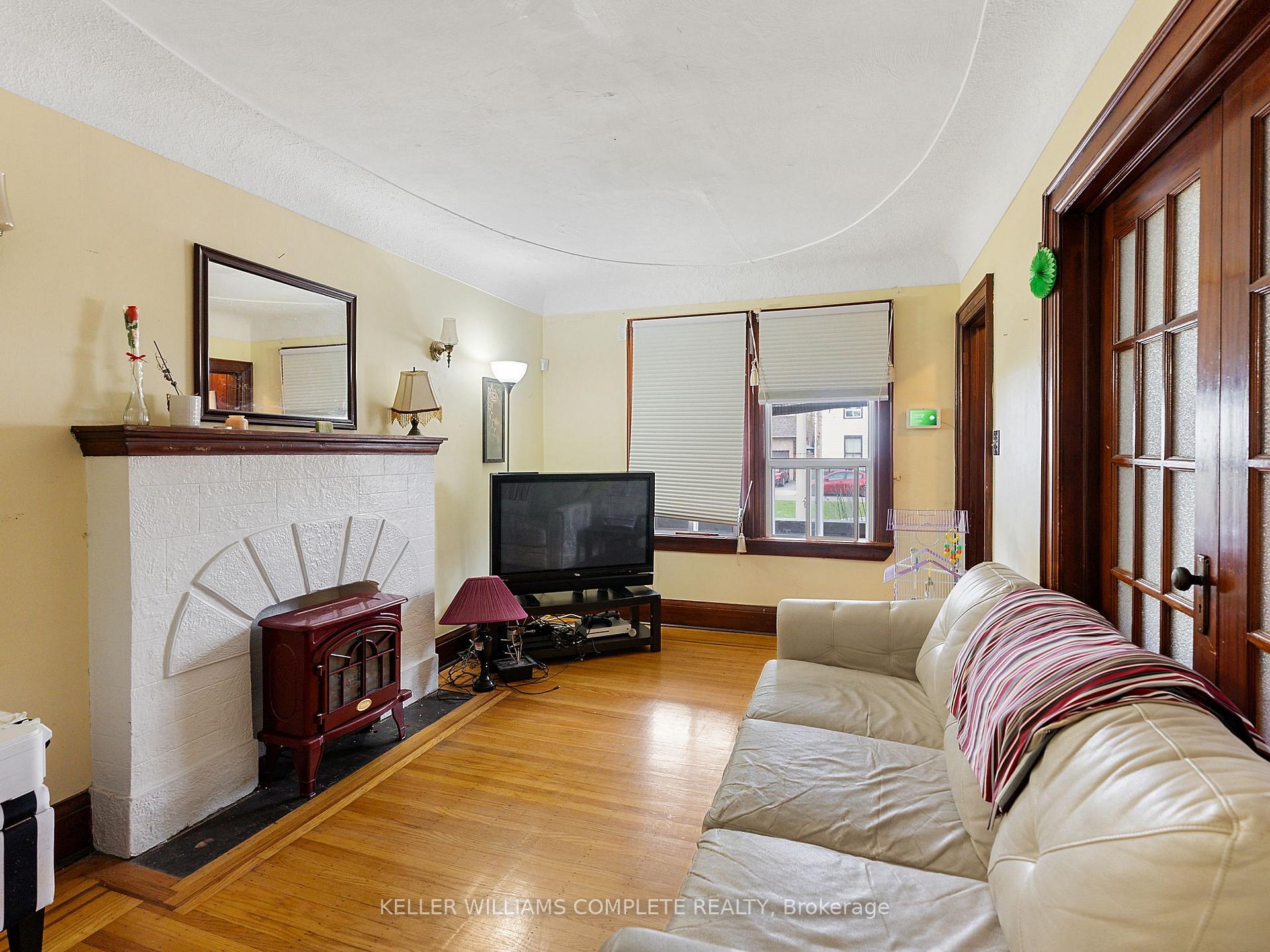 Photo 33 of 174 Park Row N, Hamilton, Crown Point — HOMEH