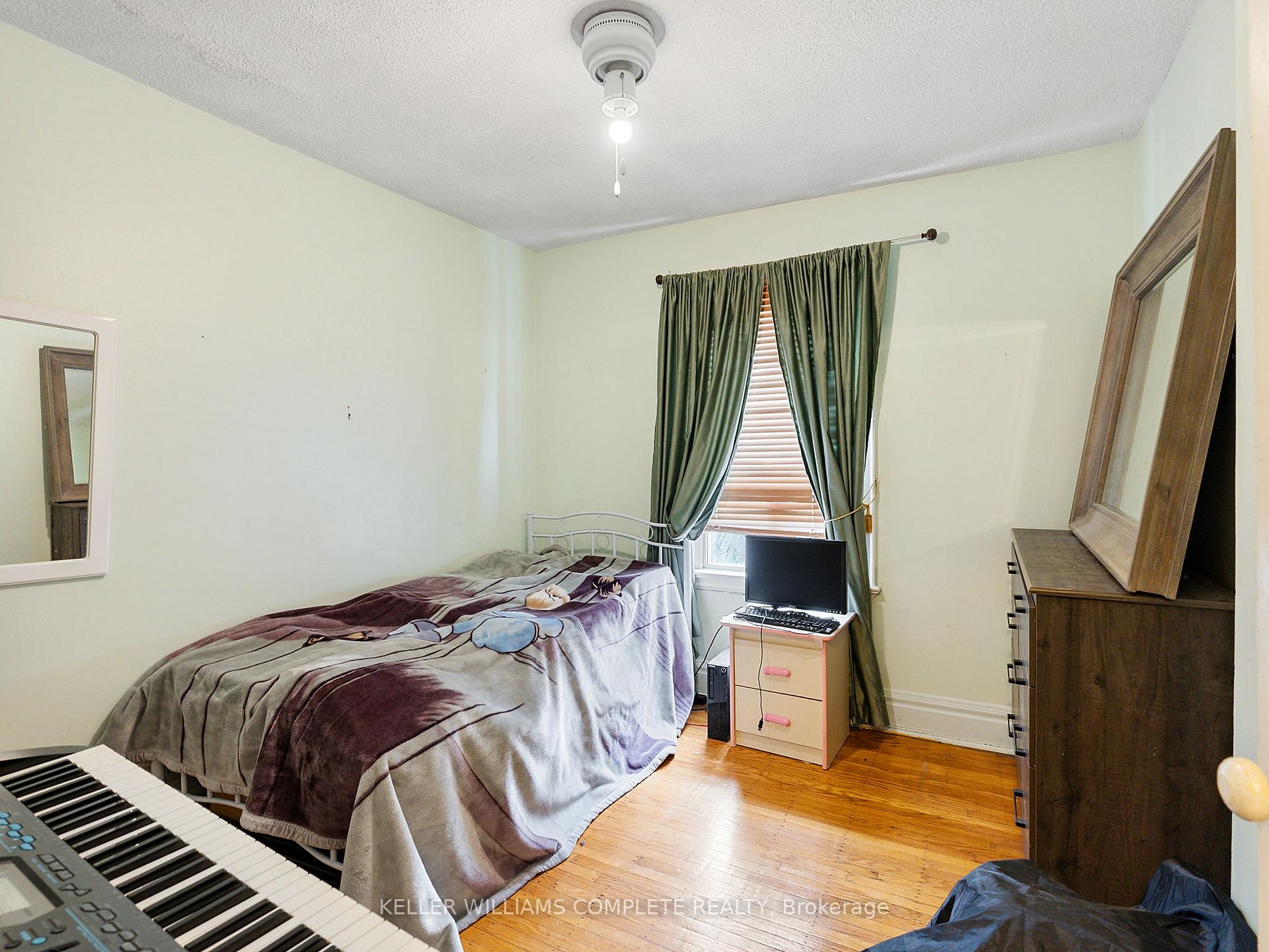 Photo 44 of 174 Park Row N, Hamilton, Crown Point — HOMEH