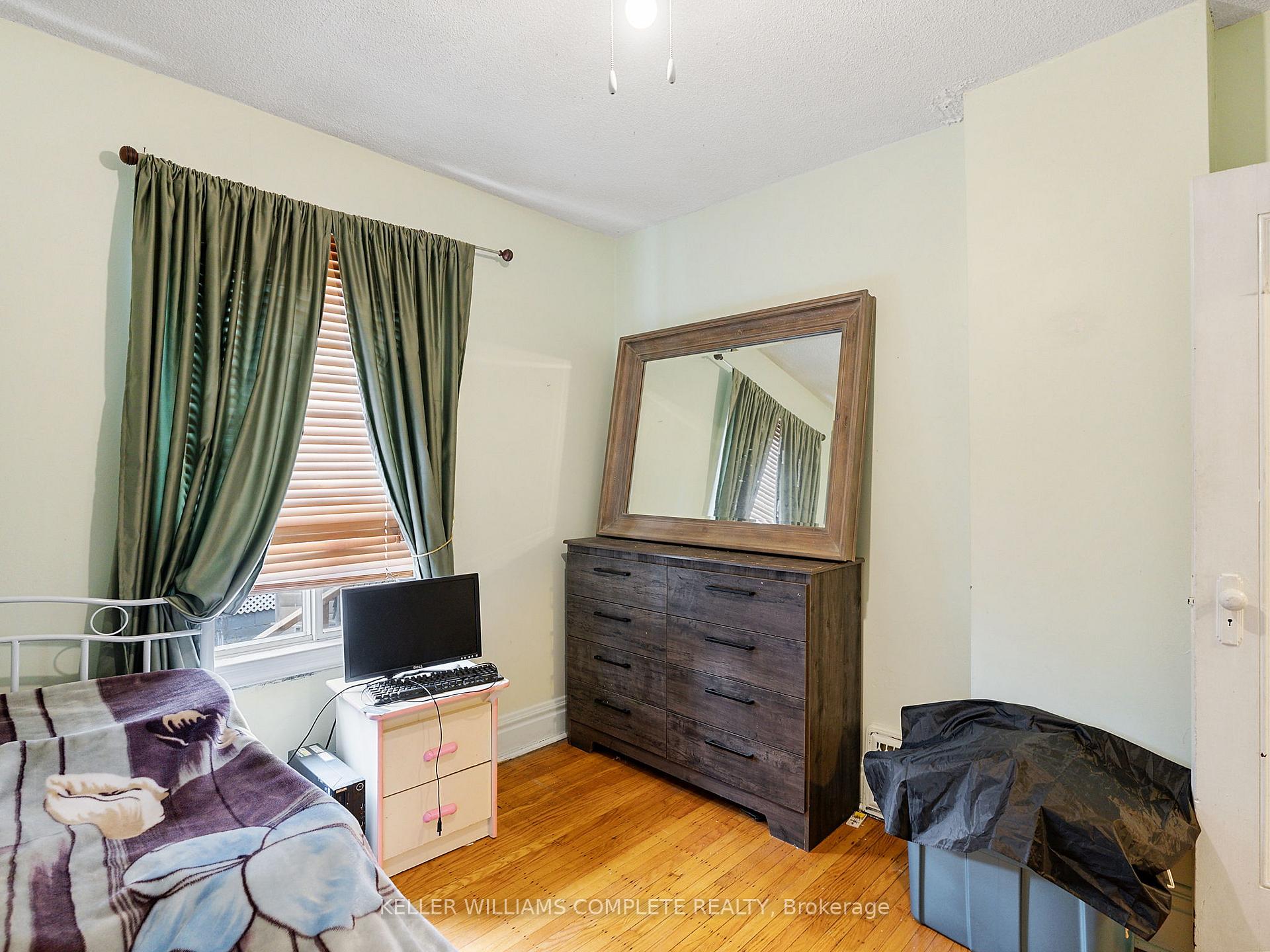 Photo 46 of 174 Park Row N, Hamilton, Crown Point — HOMEH