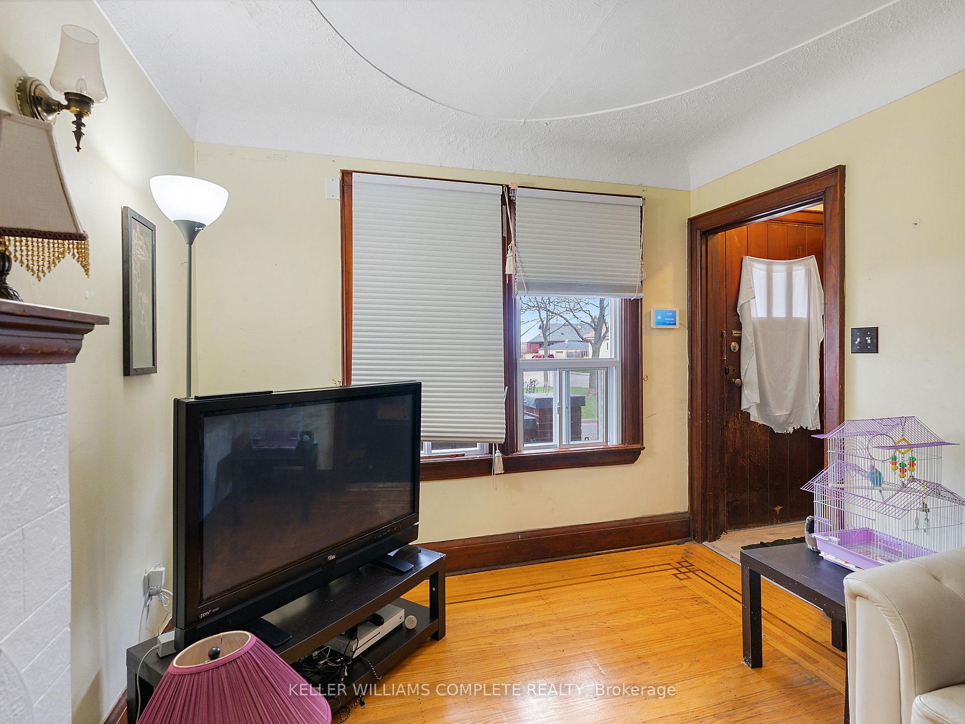 Photo 12 of 174 Park Row N, Hamilton, Crown Point — HOMEH